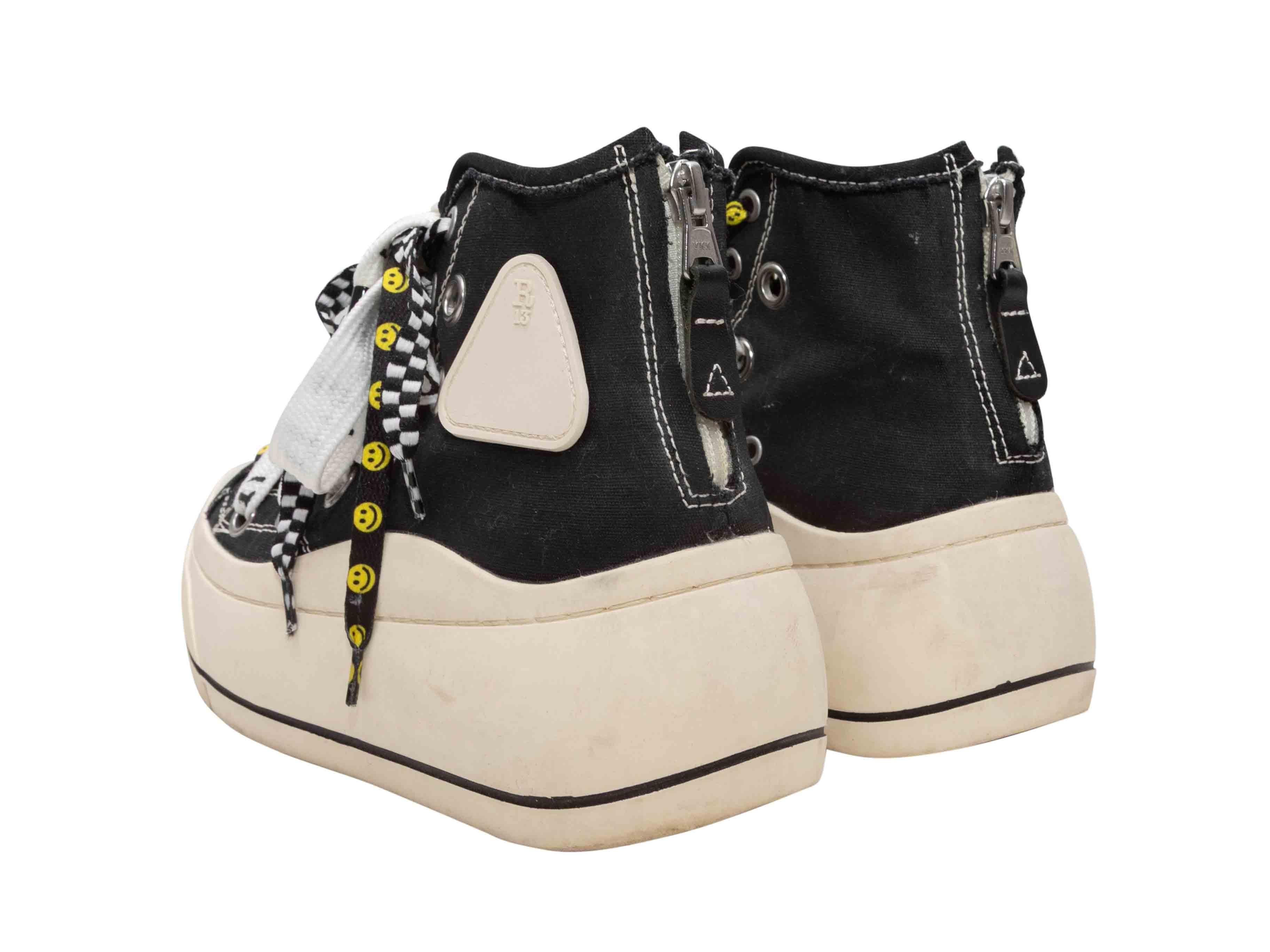 Scarpe da ginnastica alte con piattaforma R13 in bianco e nero taglia 38 In condizioni buone in vendita a New York, NY