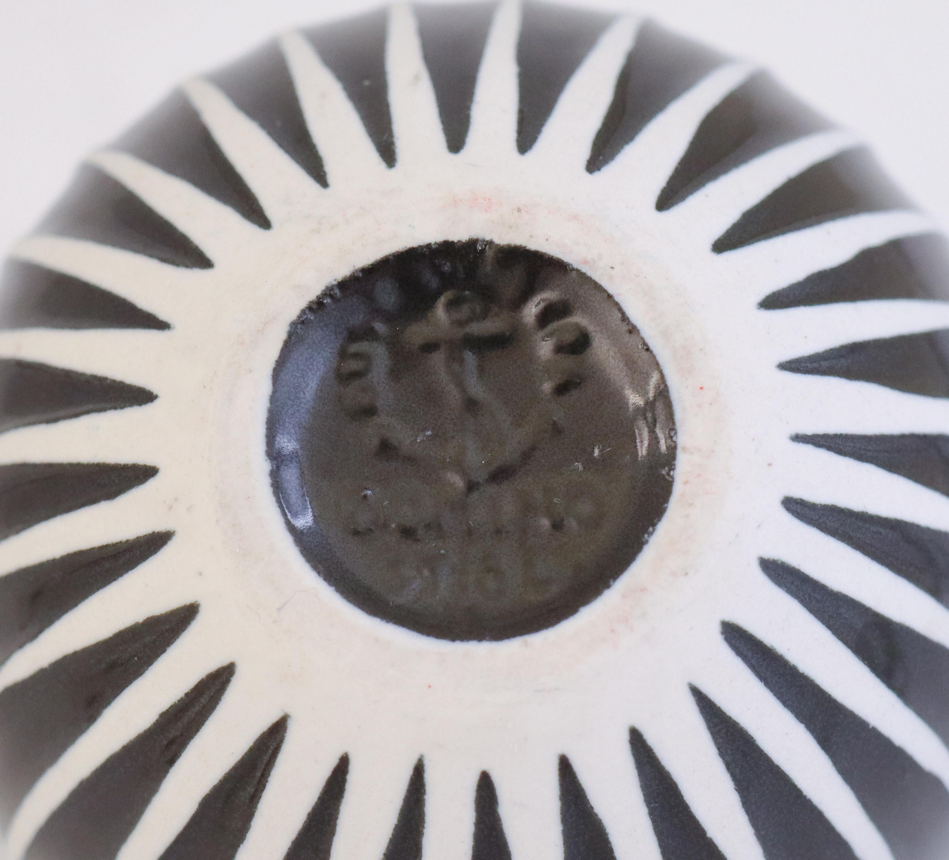 Black & White Round Spheral Vase Domino, Stig Lindberg, Gustavsberg, 1950s In condizioni ottime in vendita a Stockholm, SE