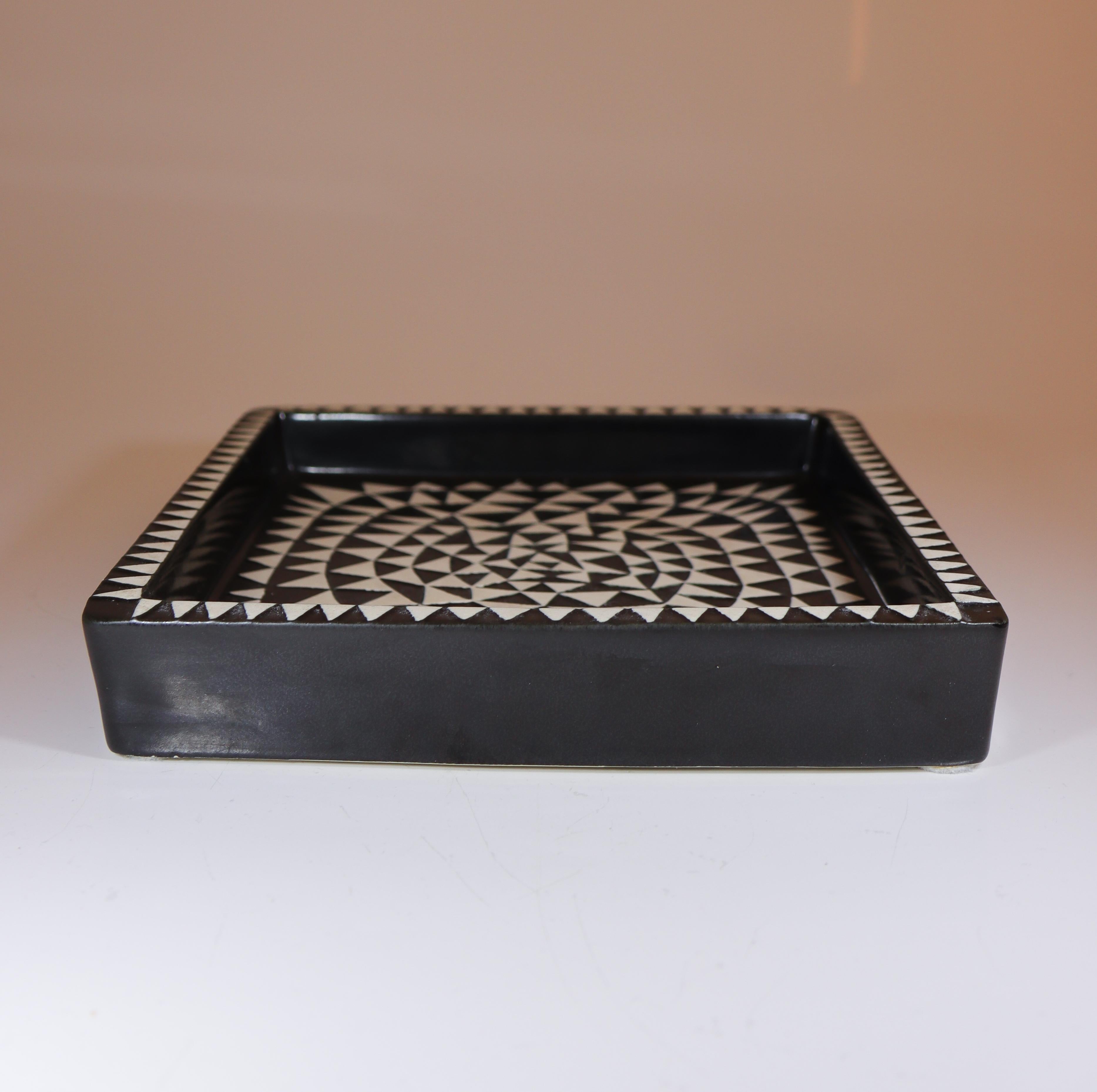 Servierschale Domino in Schwarz-Weiß, Stig Lindberg, Gustavsberg (Keramik) im Angebot