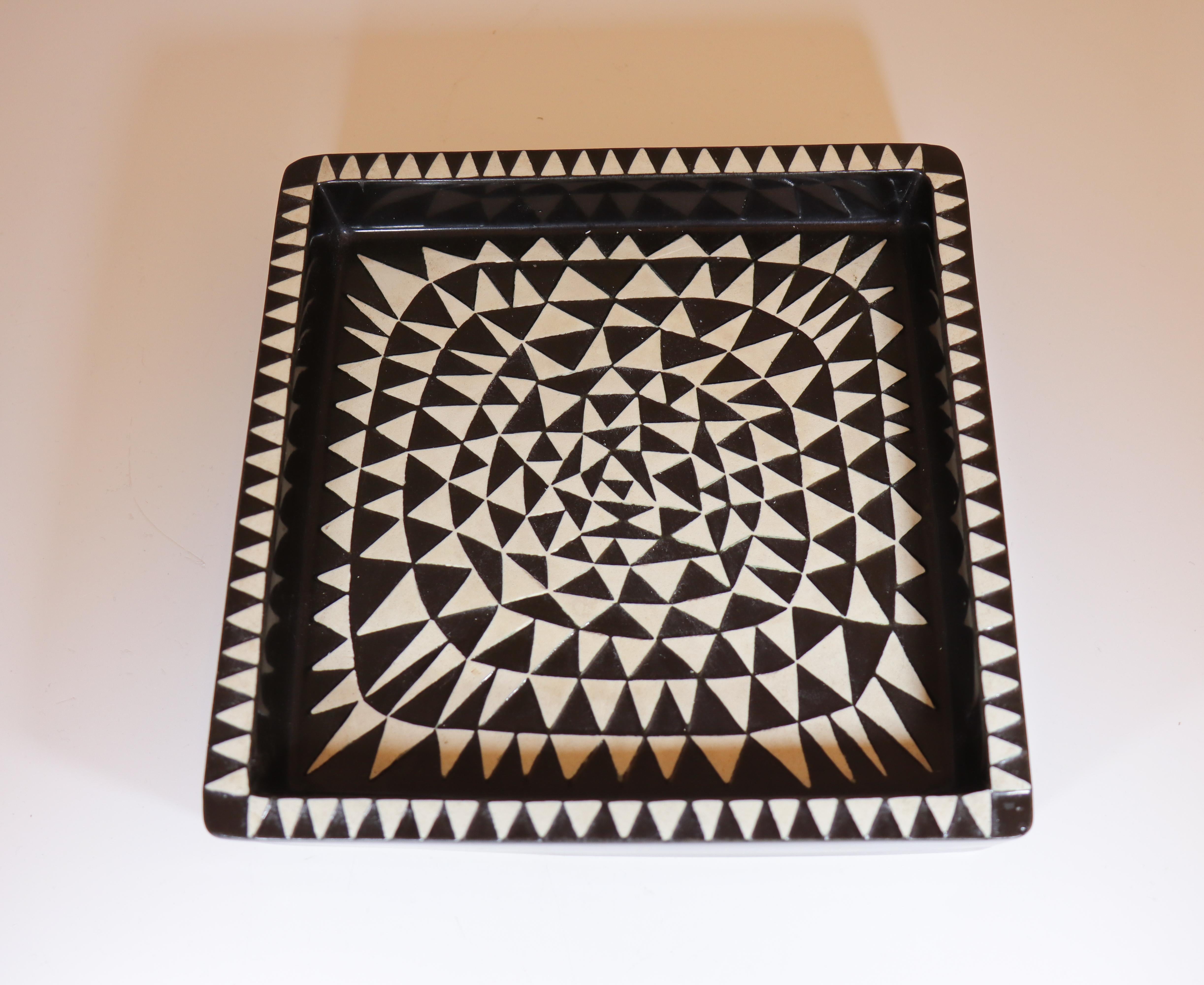 Servierschale Domino in Schwarz-Weiß, Stig Lindberg, Gustavsberg im Angebot 1