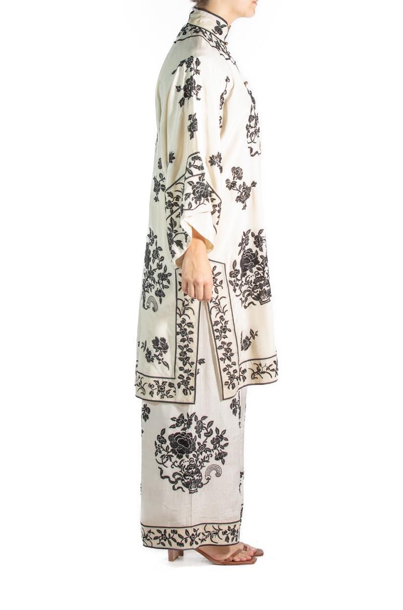 Black & White Silk Embroidered Pajamas In Excellent Condition For Sale In New York, NY