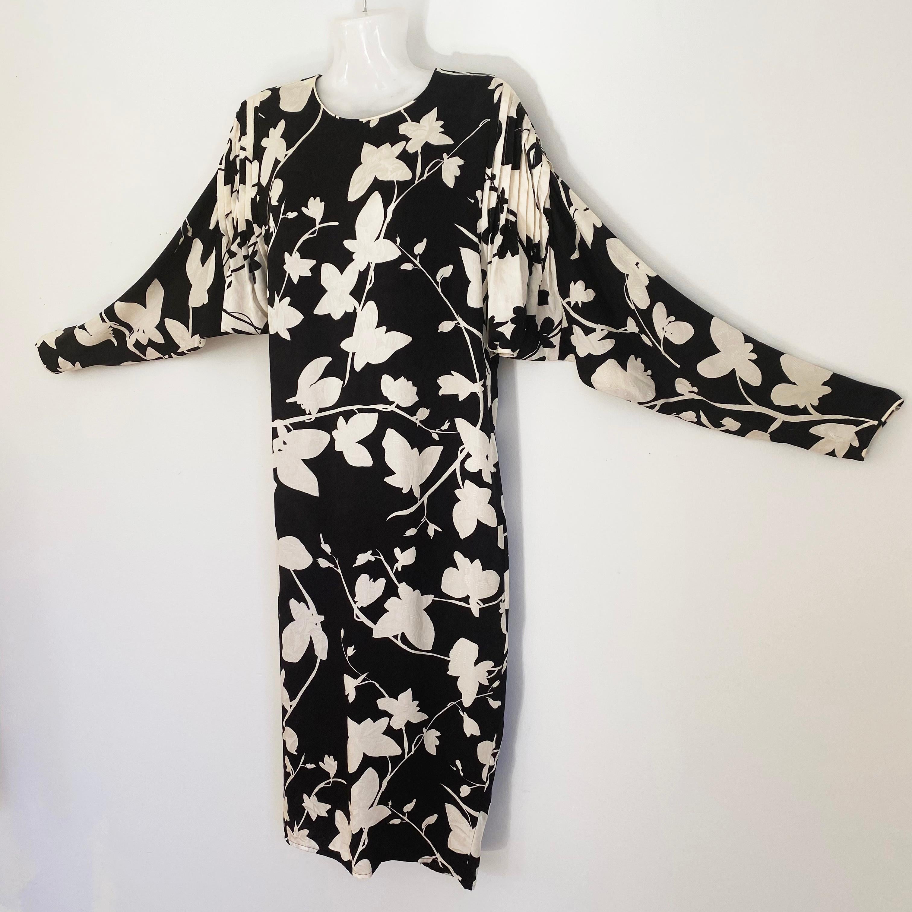 Black White Silk jacquard Butterfly DANIKA Shift from FLORA KUNG Vintage Sz 6 In Excellent Condition In Boston, MA