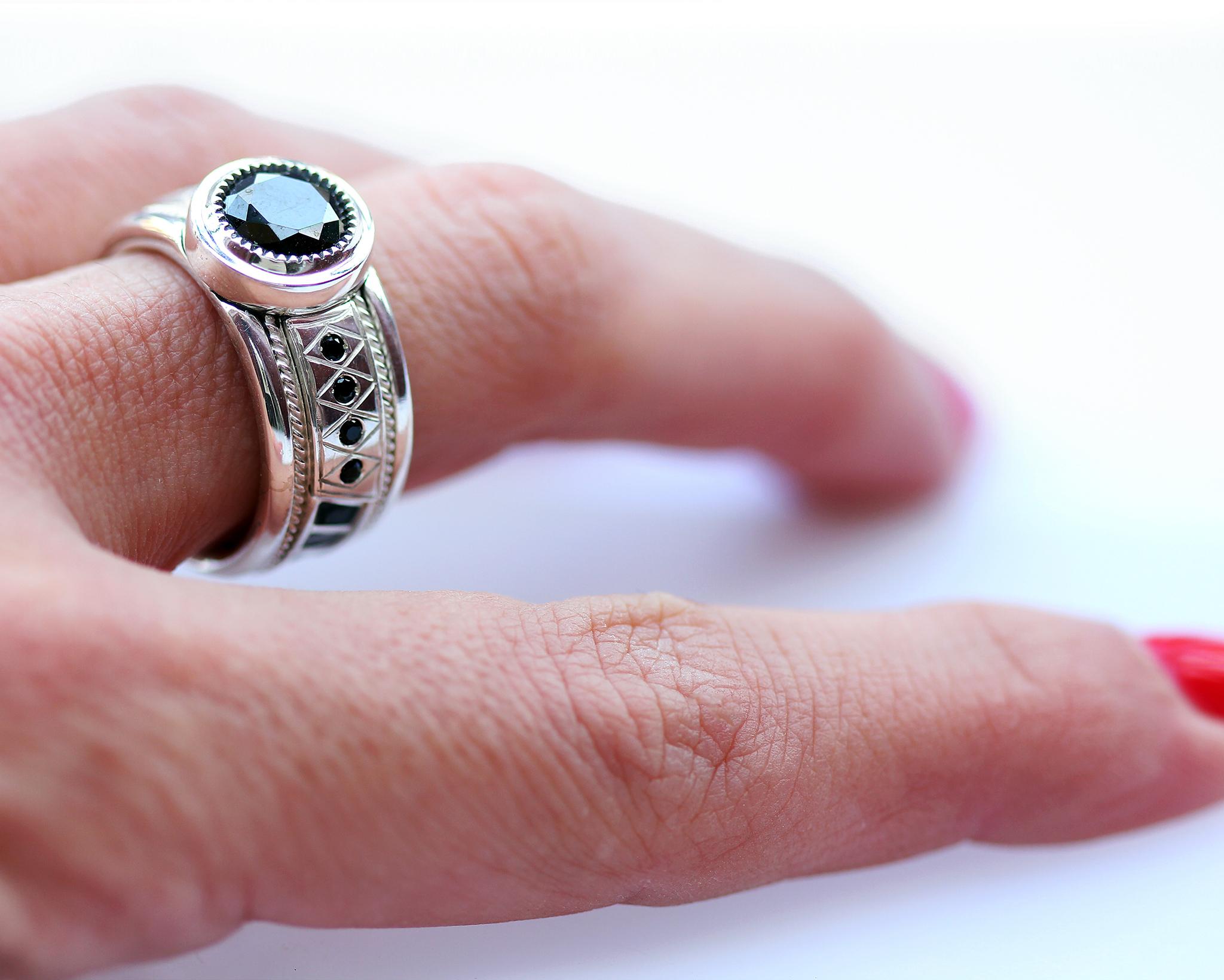 For Sale:  Black & White Strong Traditional Filigree Enamel Detailing Dominante Silver ring 7