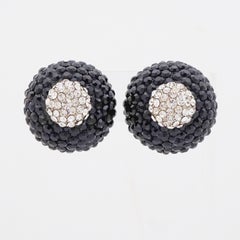Pendientes con cúpula de pavé de Swarovski en blanco y negro de Siman Tu, años 90