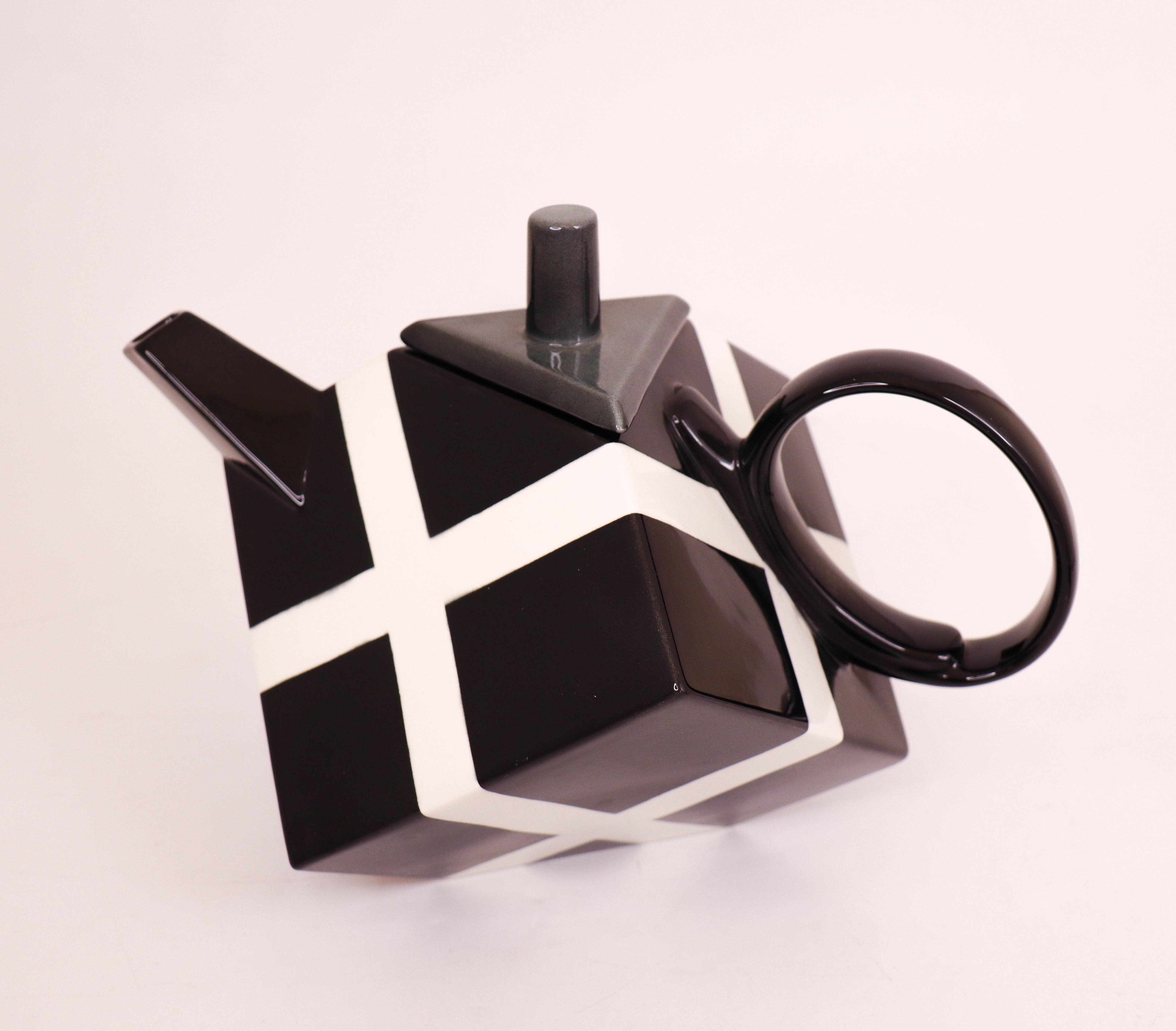 Scandinave moderne Théière en noir et blanc Rolf Sinnemark - 