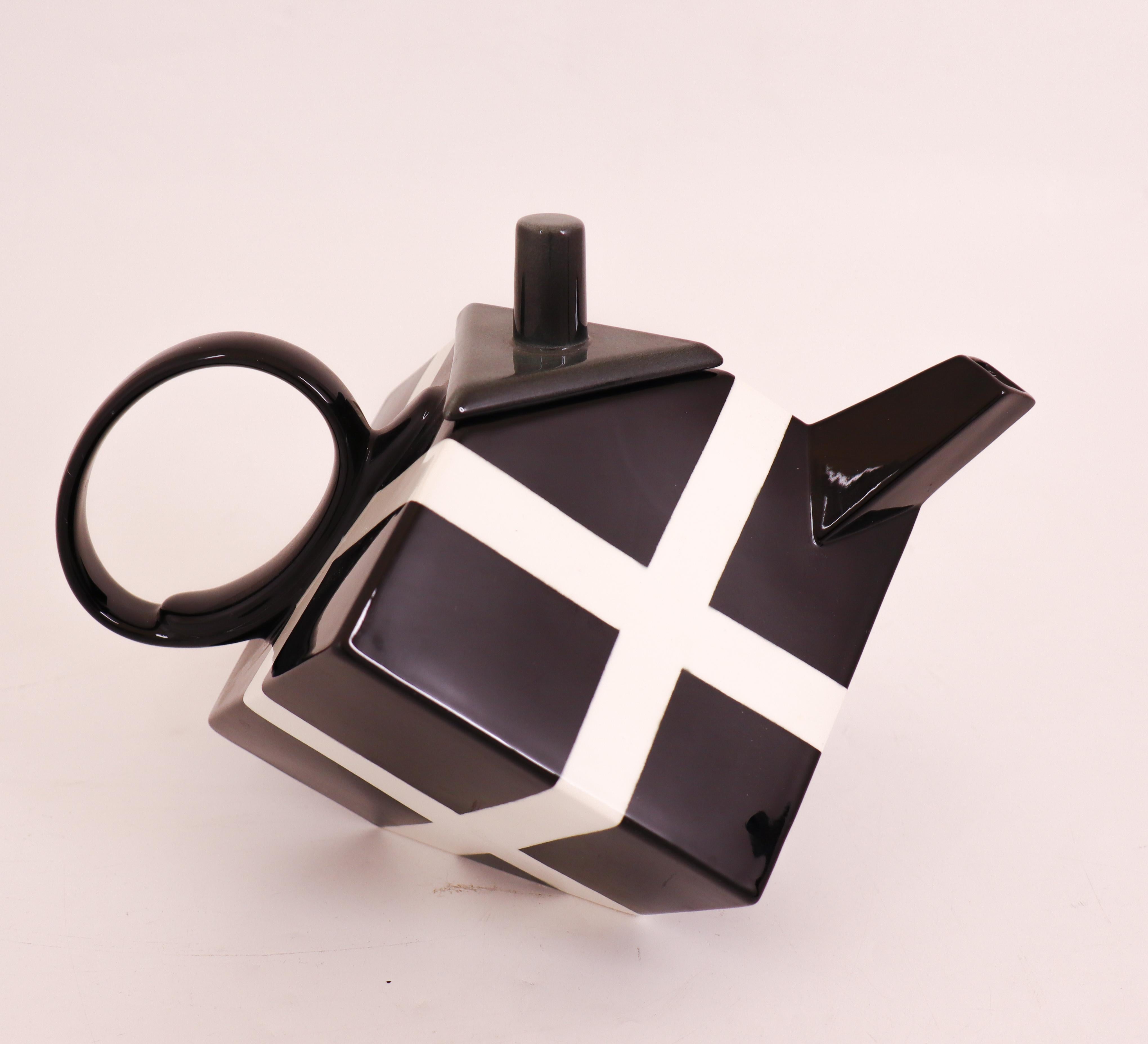 Vernissé Théière en noir et blanc Rolf Sinnemark - 