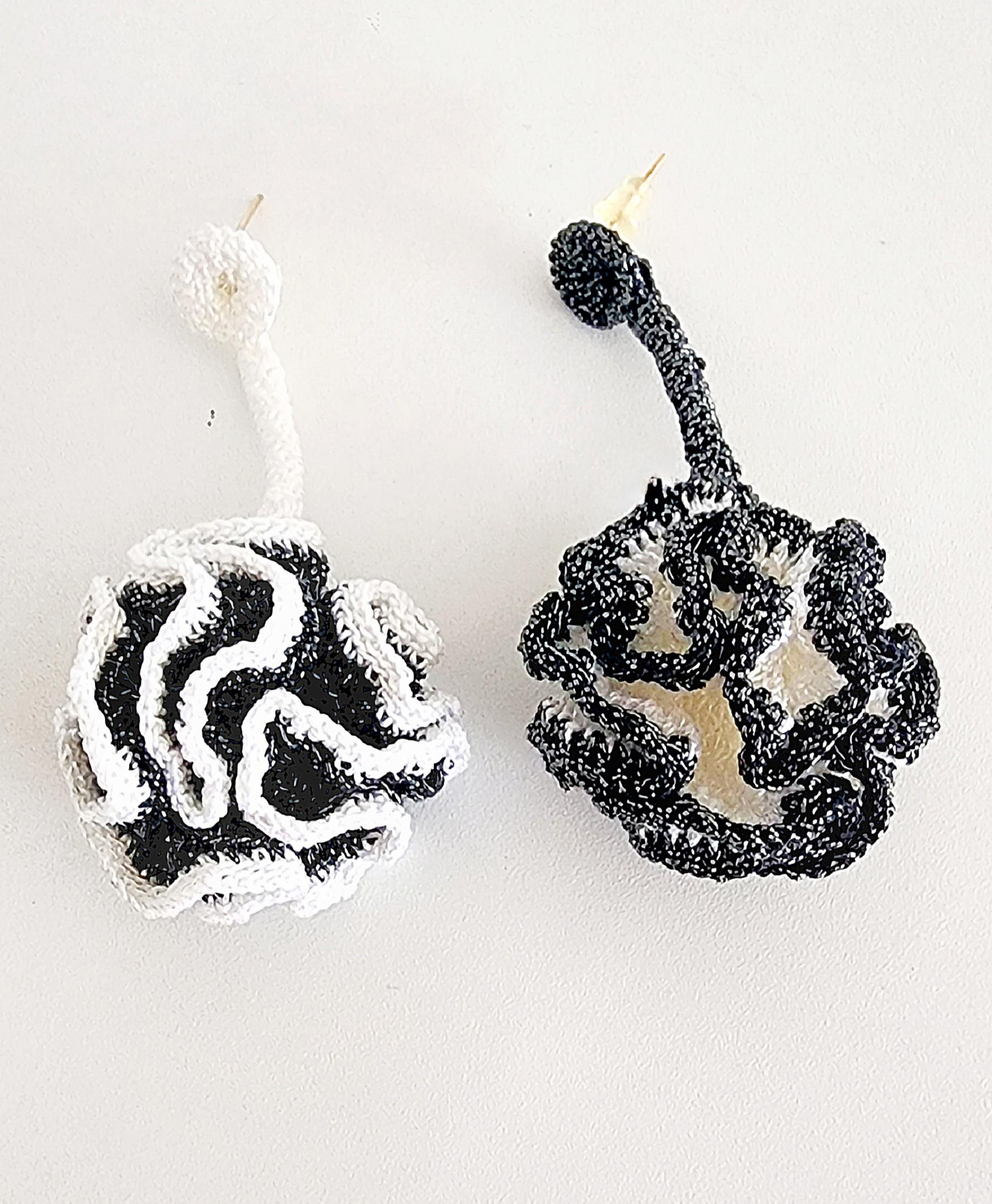 Black White Textile Asymmetrical Crochet Dangle Earrings In New Condition For Sale In Kfar Sava, IL