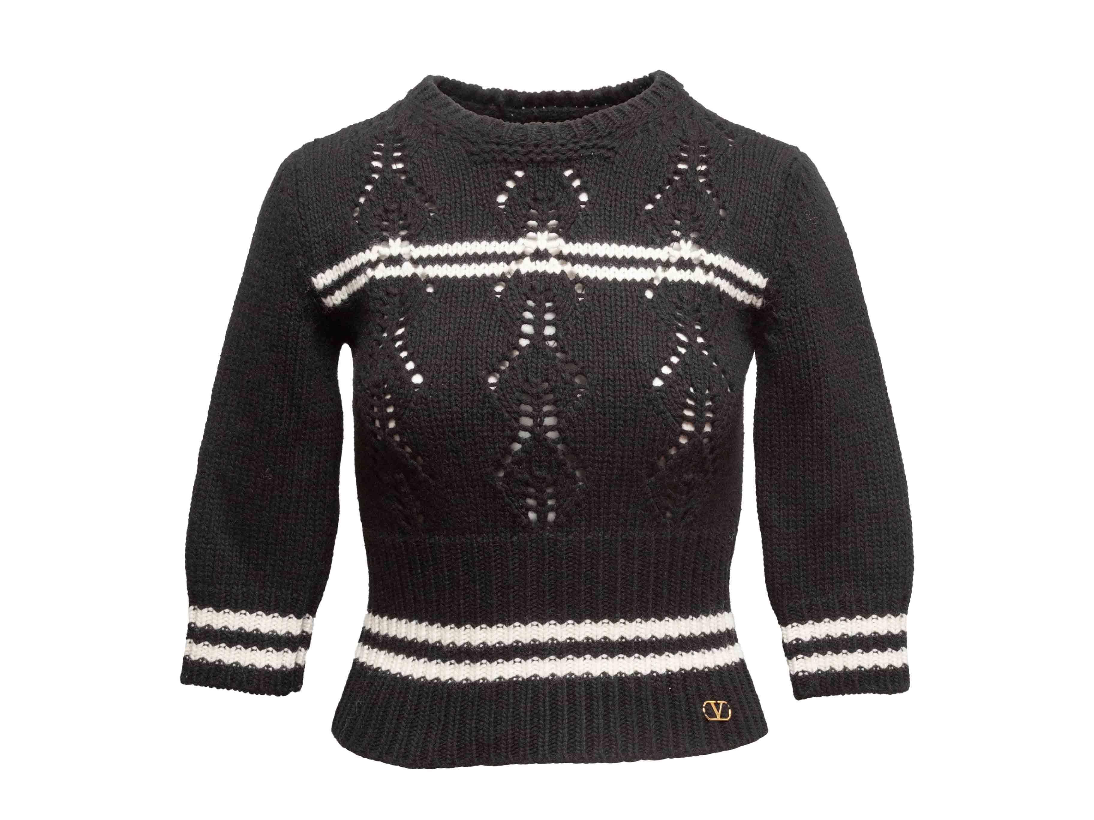 Pull en maille rayée noir et blanc par Valentino. Col ras du cou. Poitrine de 31