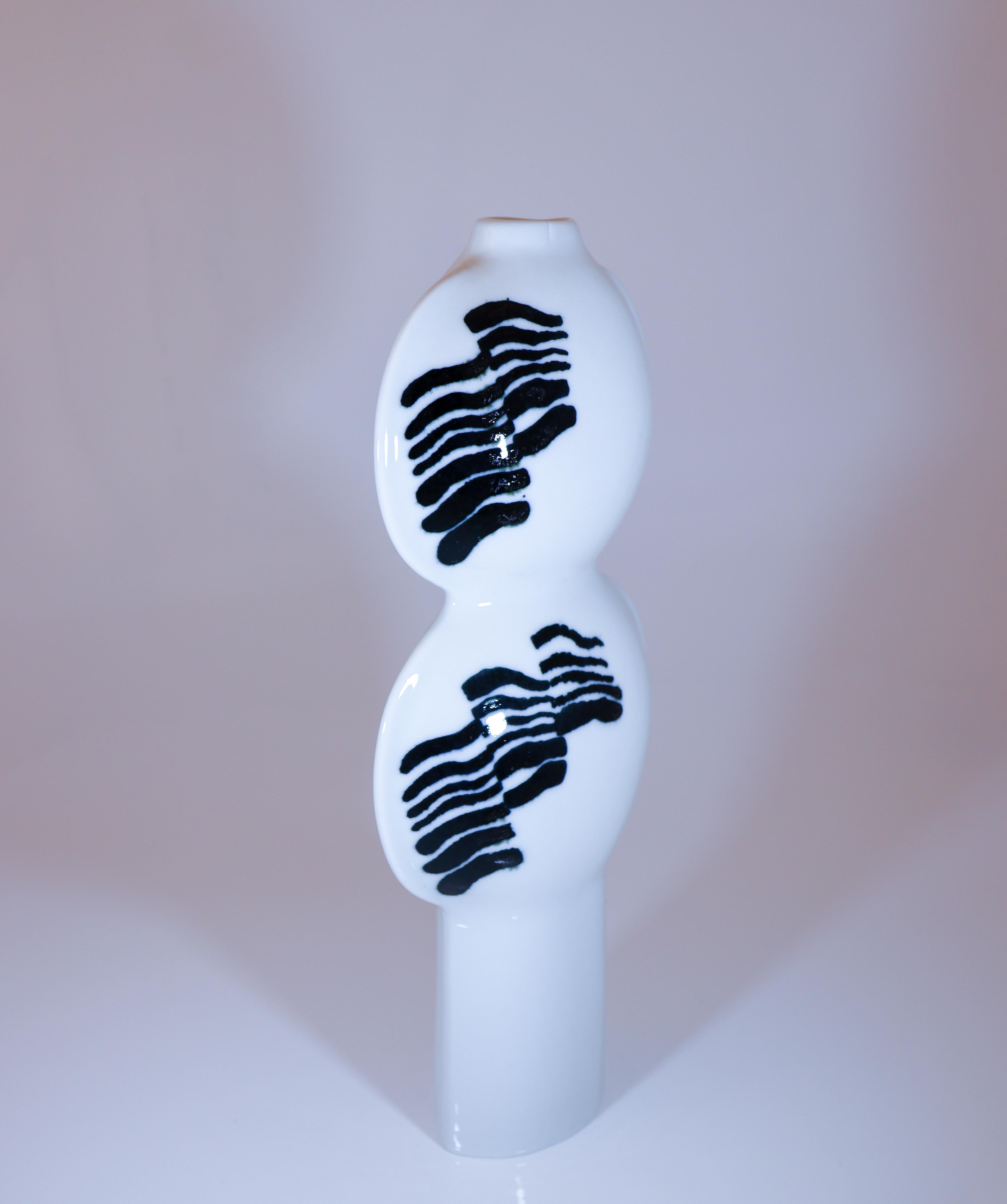 Black & White Vase - Inger Persson- Rörstrand - Midcentury Modern For Sale 2