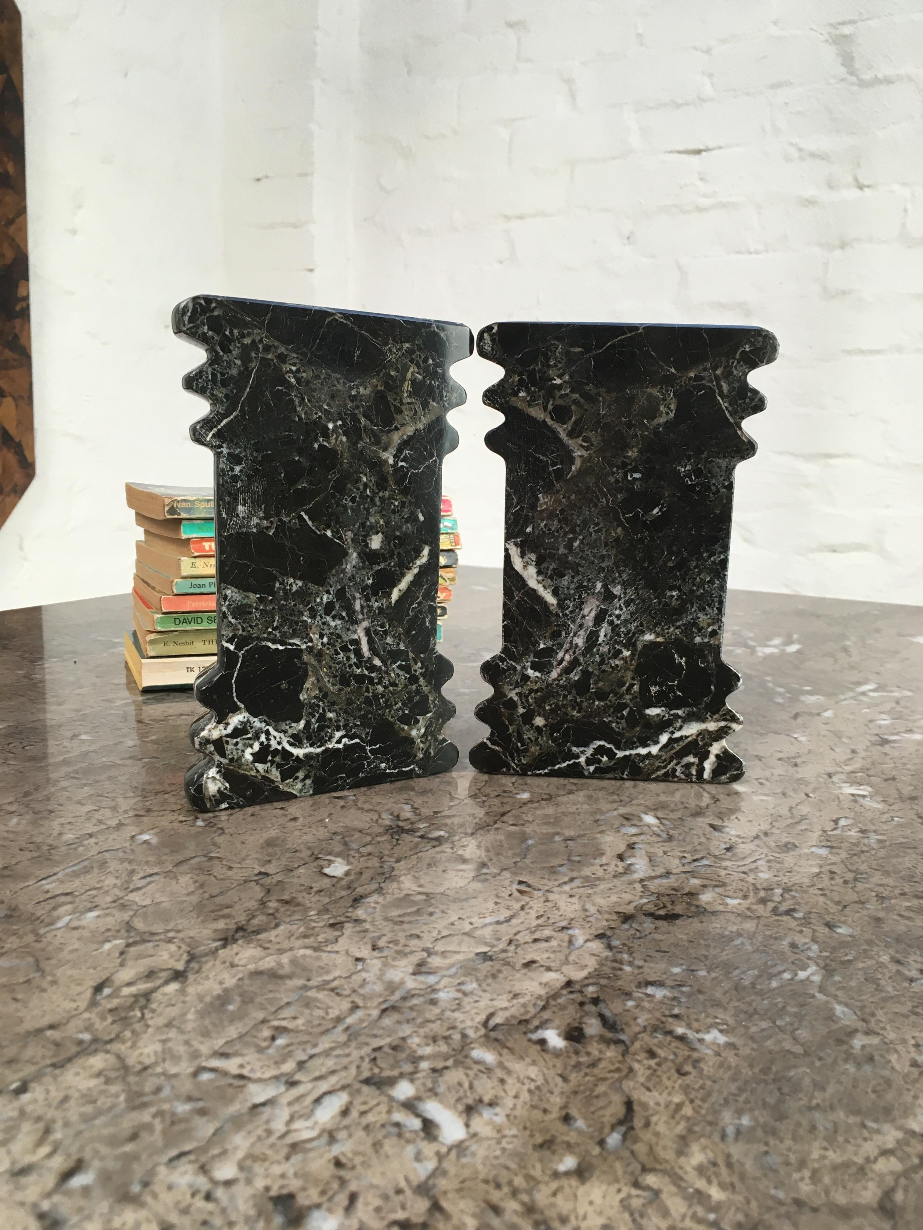 Black White Veined Marble Column Pedestal Bookends 1990s Postmodern Memphis In Good Condition In Melbourne, AU