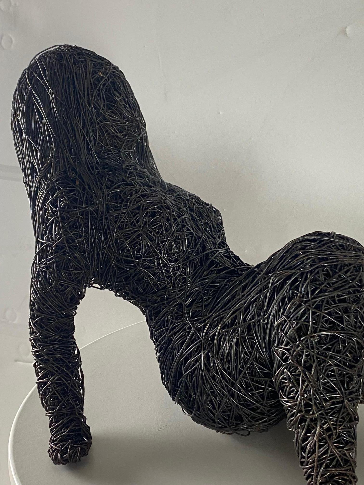 Américain Sculpture en fil de fer d'une femme Lascivious de Karen Akhikyan en vente