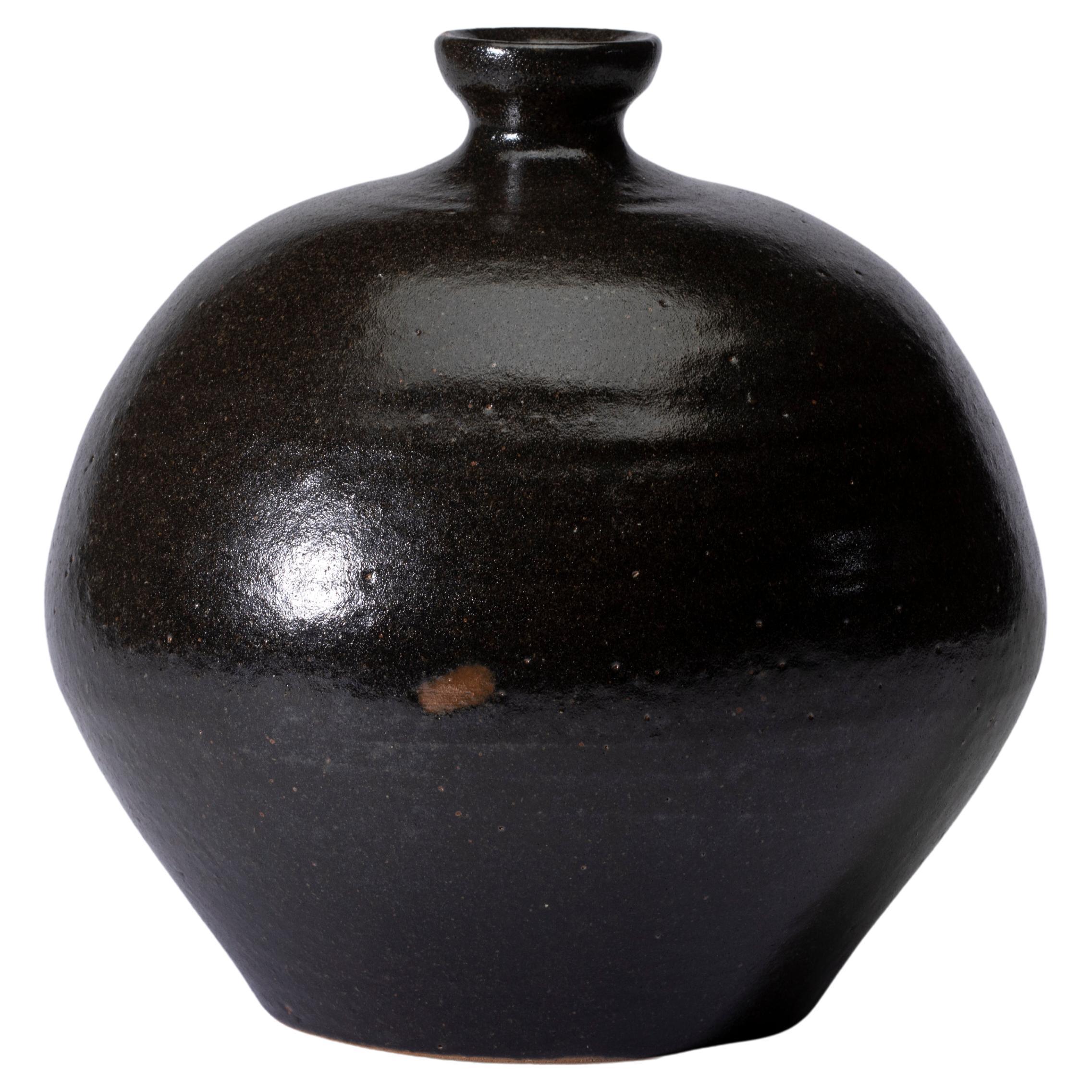 Vase en terre cuite de Mashiko, noir avec des nuances brunes  en vente