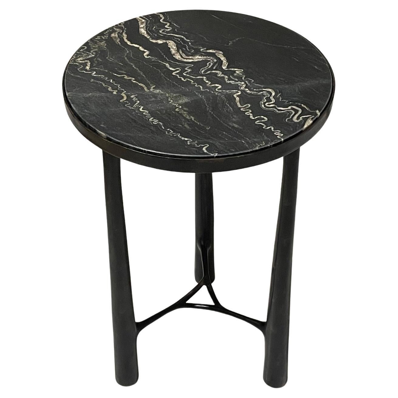 Table d'appoint noire avec plateau en marbre blanc, base en bronze, Allemagne, Contemporary