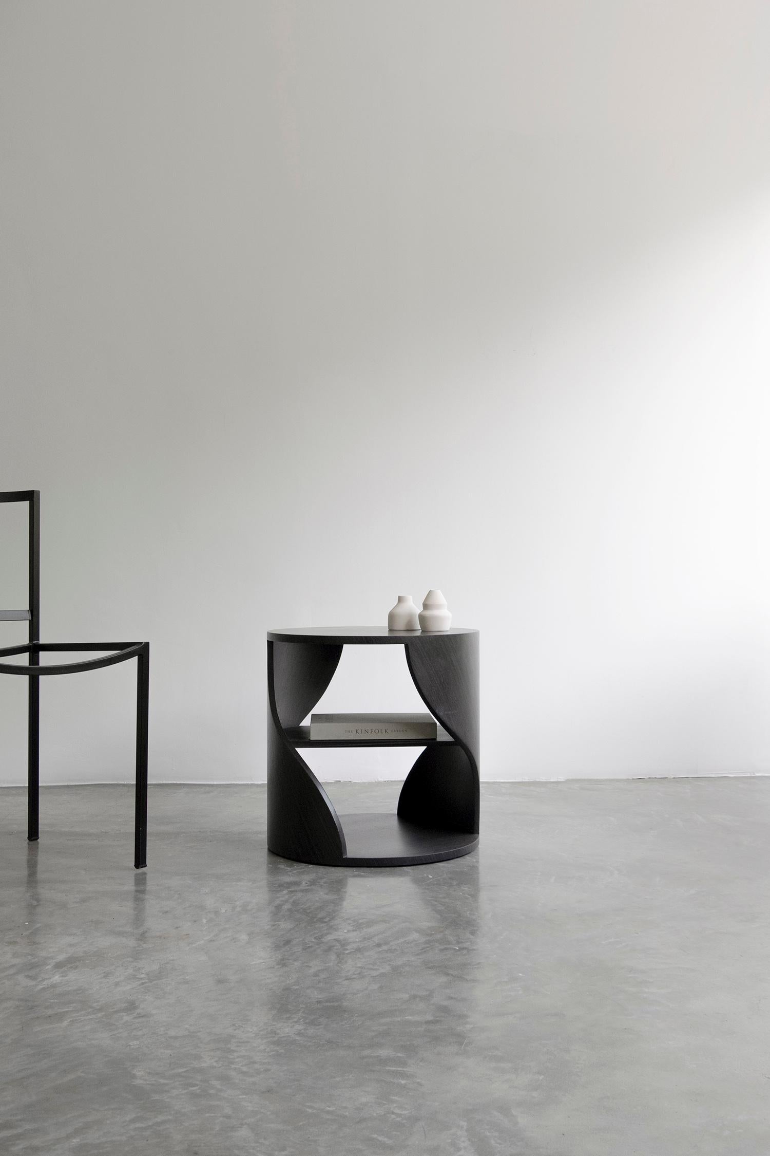 MYDNA is a chic and contemporary storage system inspired by the DNA concept: both by its sophisticated double helix shape, and by the metaphorical statement that everything you place on it defines a significant part of your personal identity. MYDNA