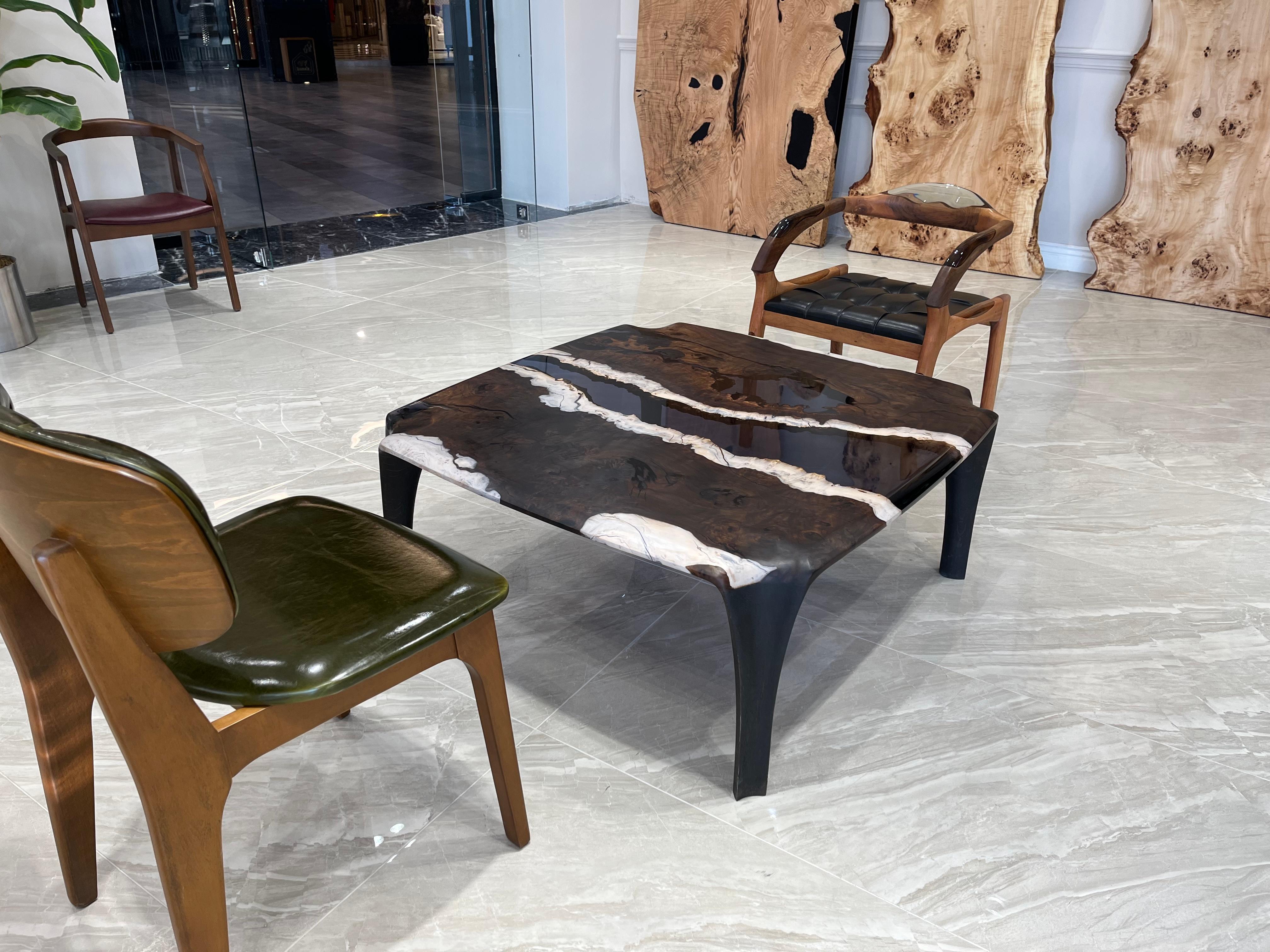 Résine époxy Table basse moderne en résine époxy Wood Wood noir en vente