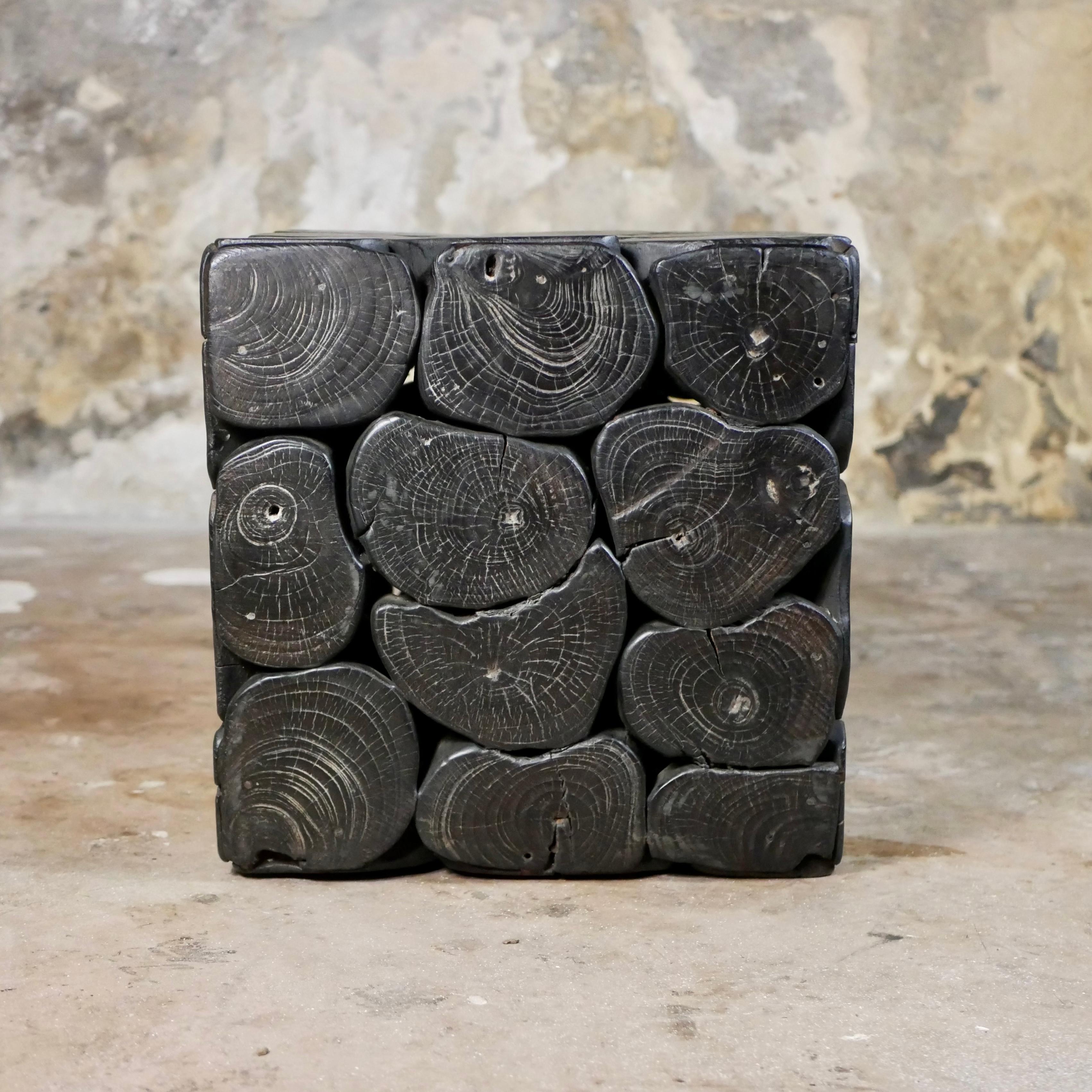 Beistelltisch oder Hocker aus schwarzem Holz, quadratische Form, französisches Werk aus den 1980er Jahren im Angebot 5