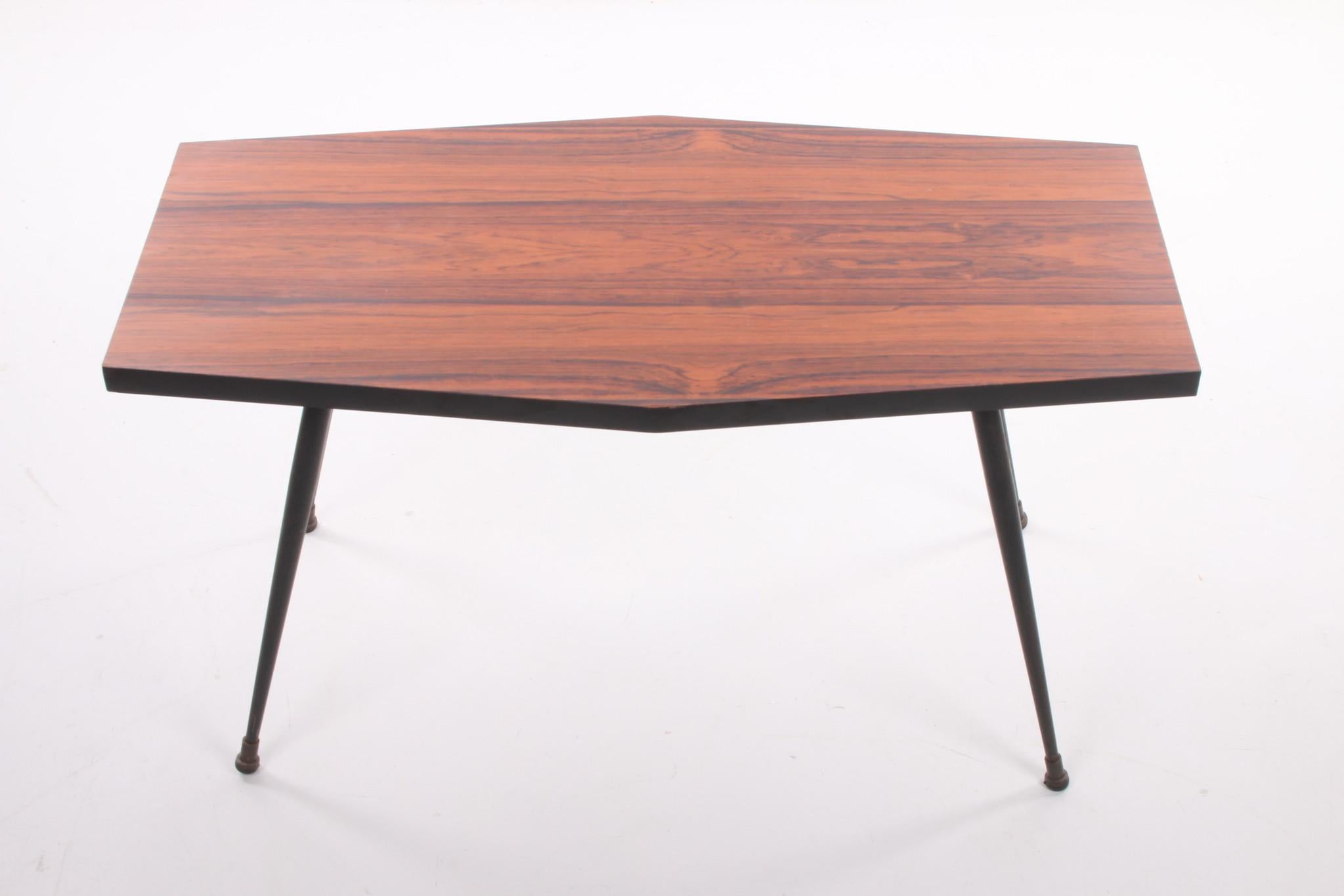 Table à plantes ou table d'appoint en bois noir avec pieds en métal noir, années 1960 en vente 3