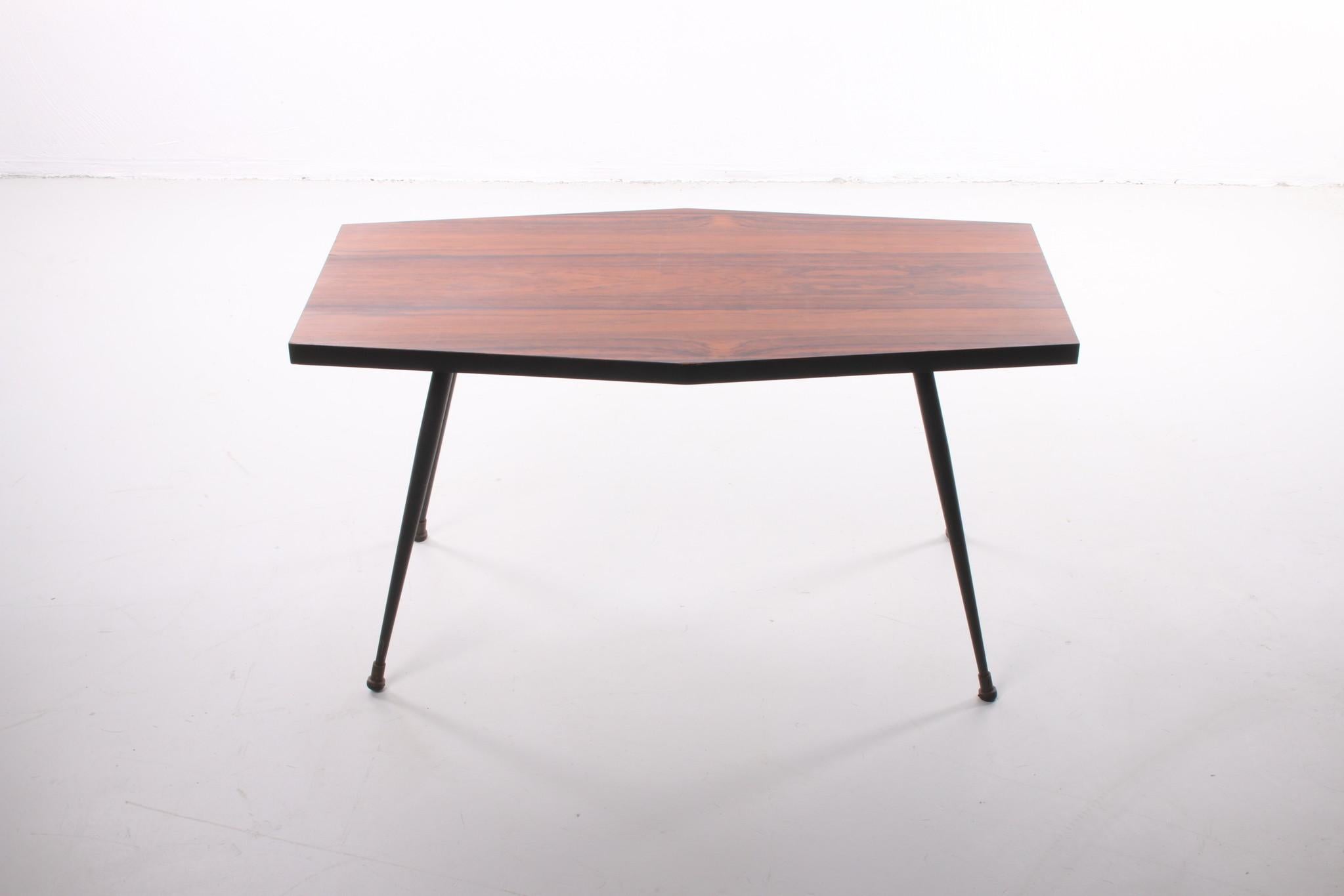 Table à plantes ou table d'appoint en bois noir avec pieds en métal noir, années 1960 en vente 6