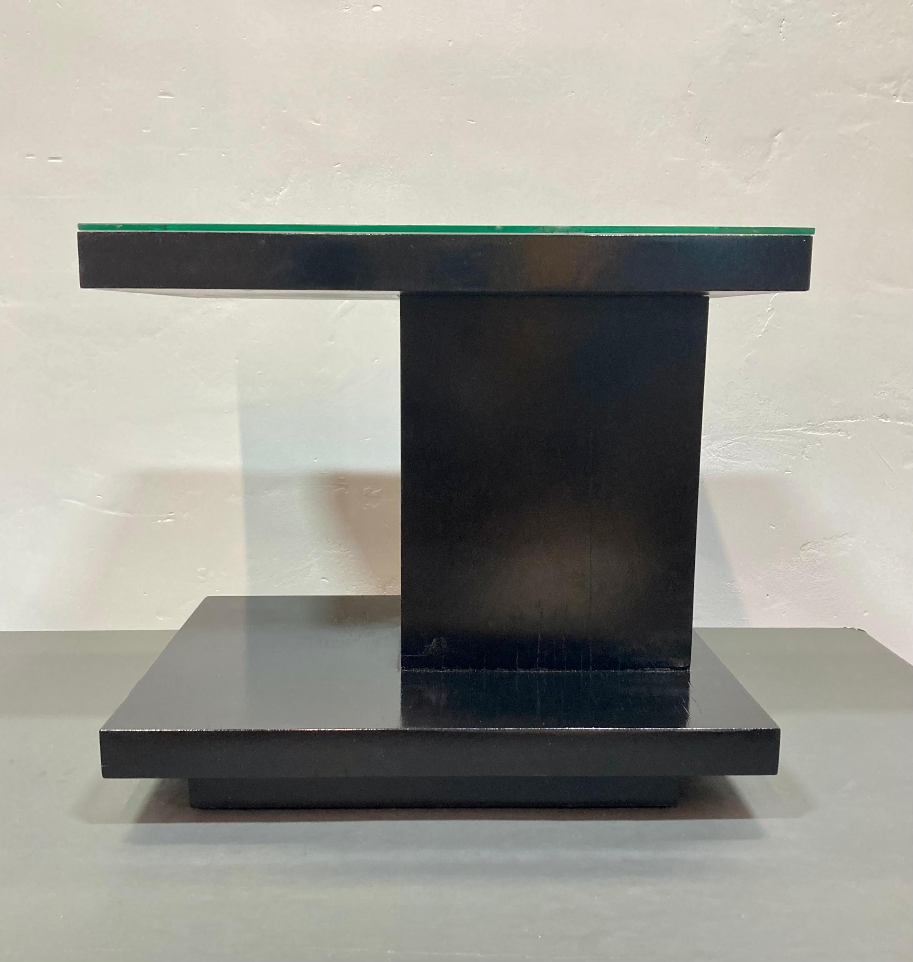 Postmoderne Tables d'appoint postmodernes en Wood Wood noir, ensemble de deux en vente