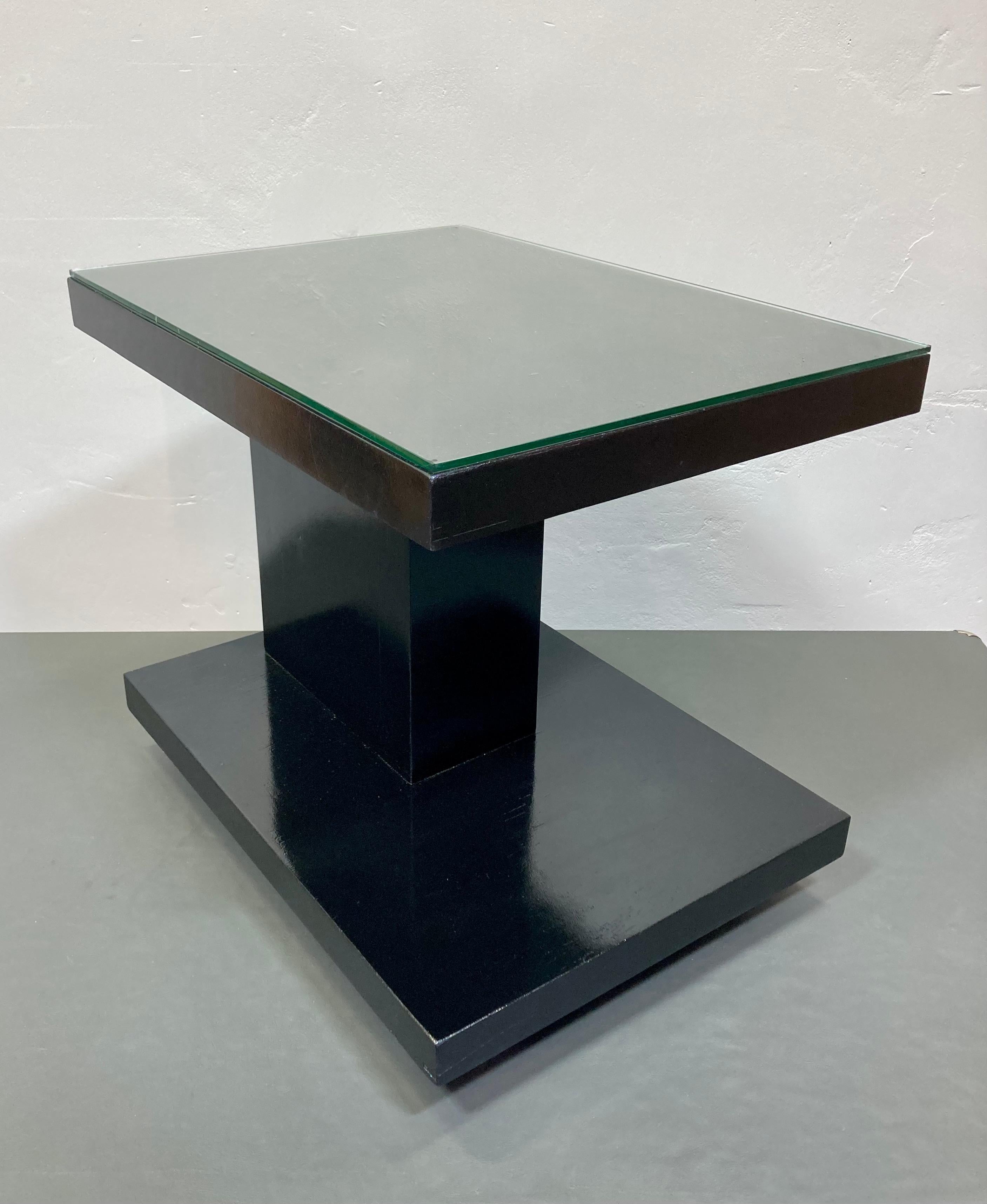 Tables d'appoint postmodernes en Wood Wood noir, ensemble de deux Bon état - En vente à Alhambra, CA