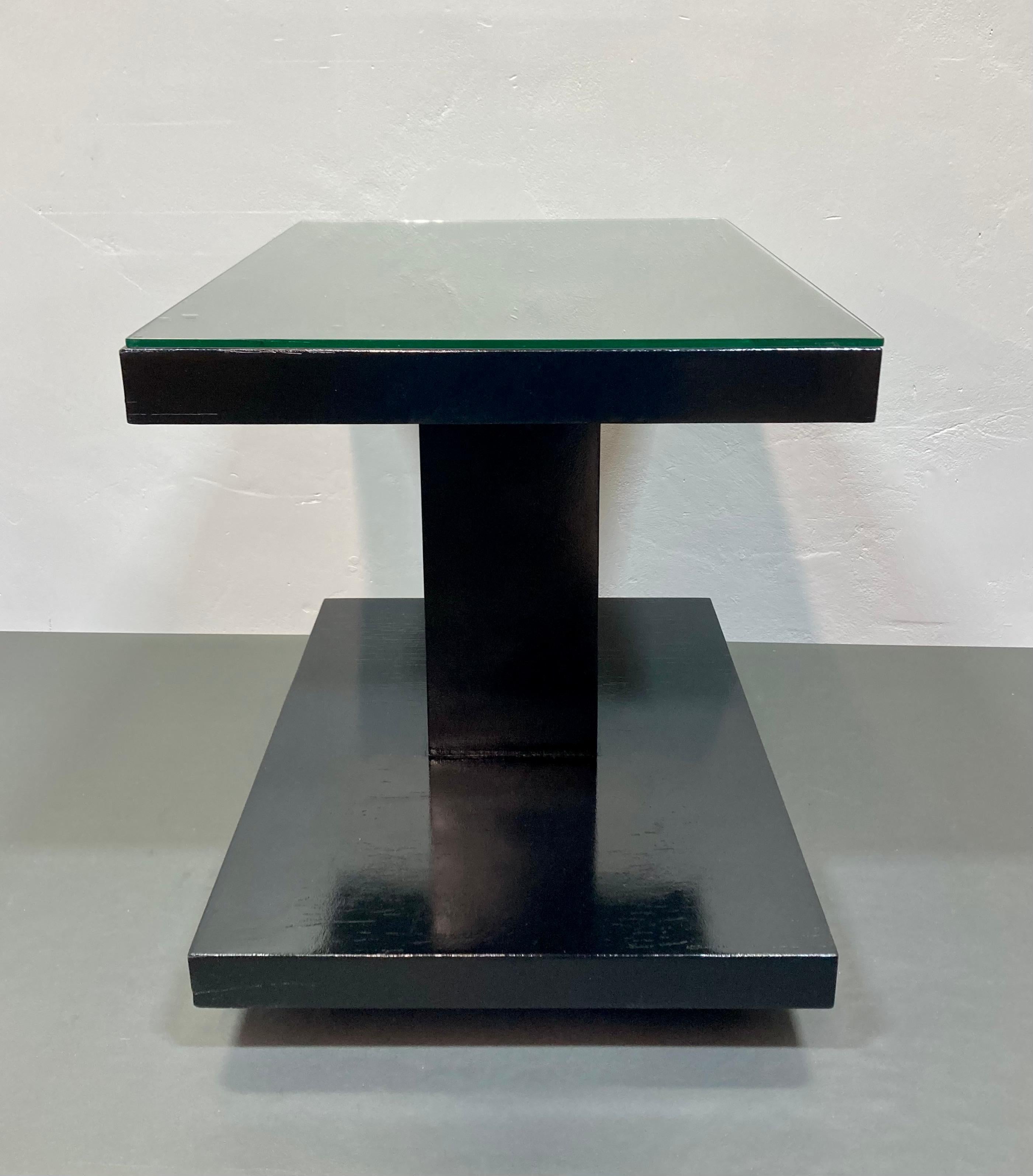 20ième siècle Tables d'appoint postmodernes en Wood Wood noir, ensemble de deux en vente