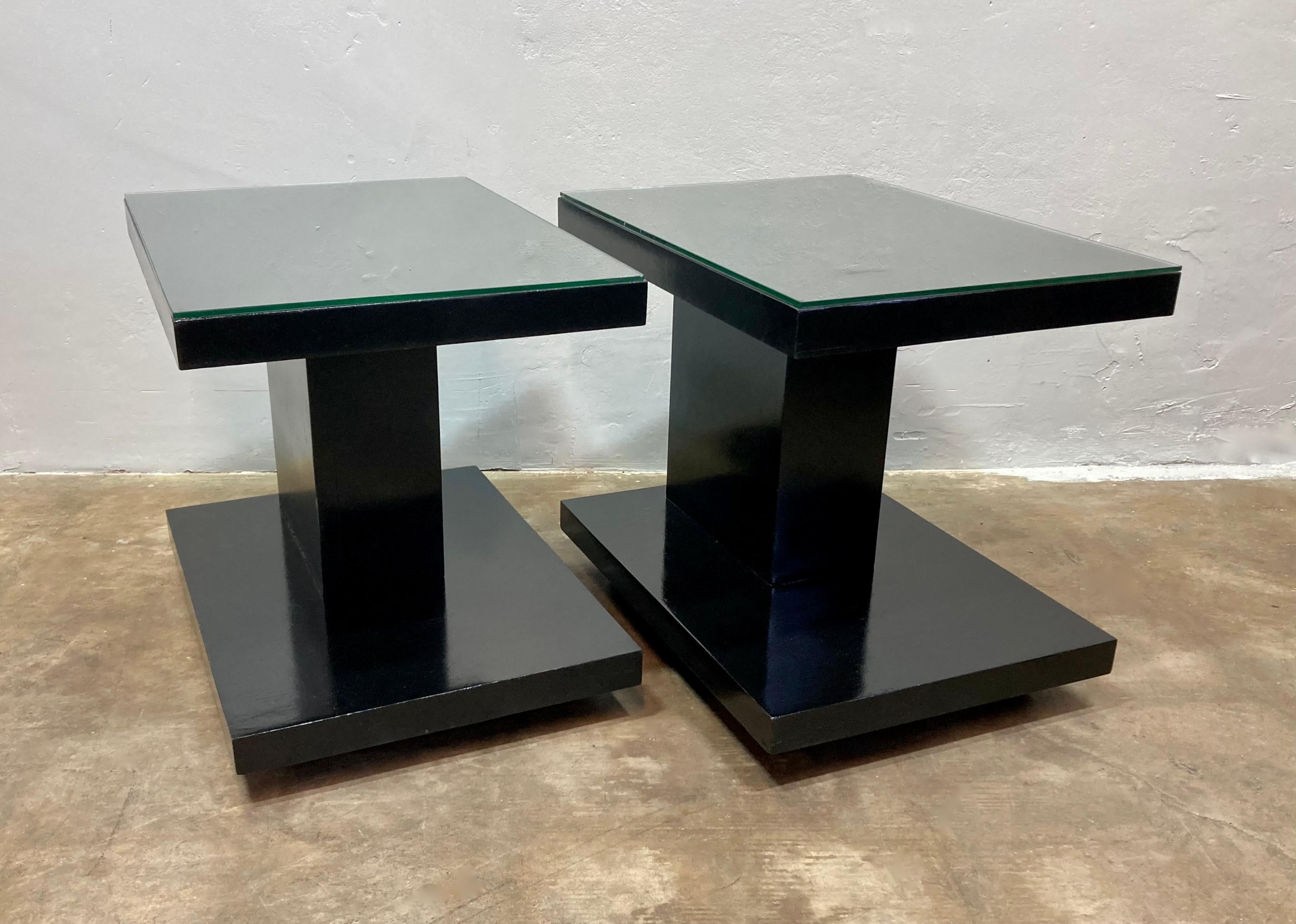 Tables d'appoint postmodernes en Wood Wood noir, ensemble de deux en vente 1