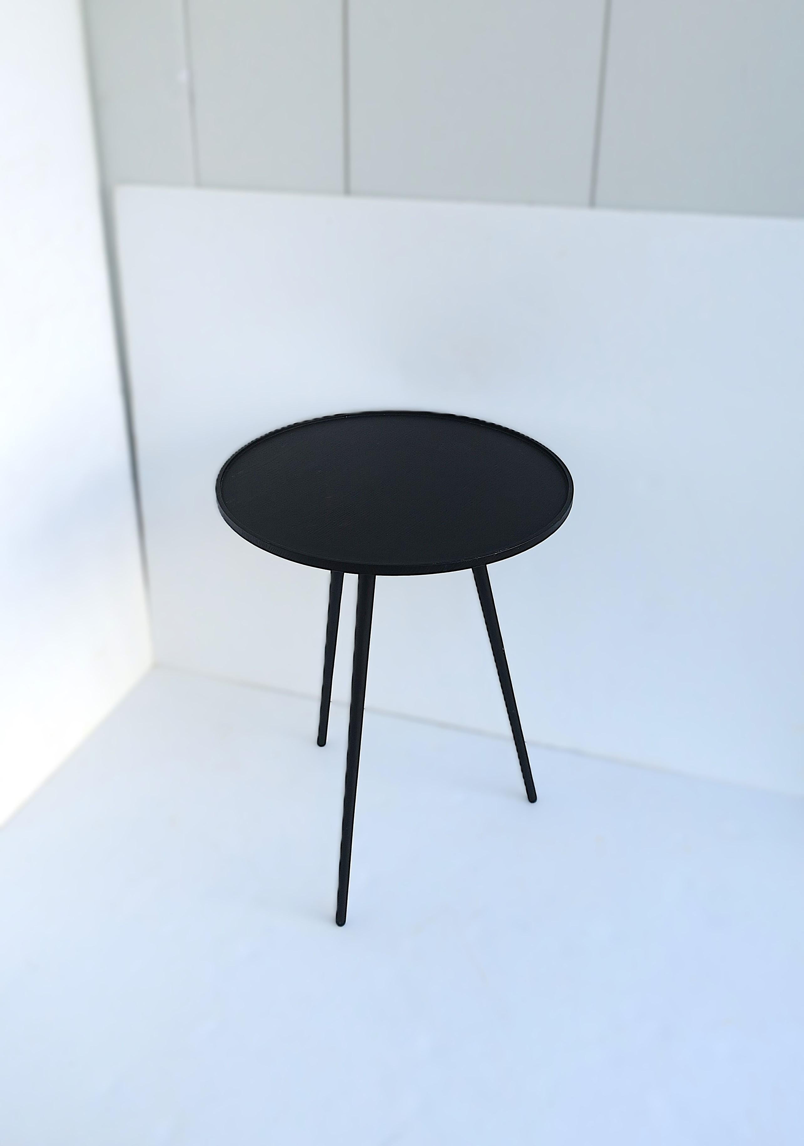 Schwarzer Wood Wood Beistelltisch im Zustand „Gut“ im Angebot in New York, NY