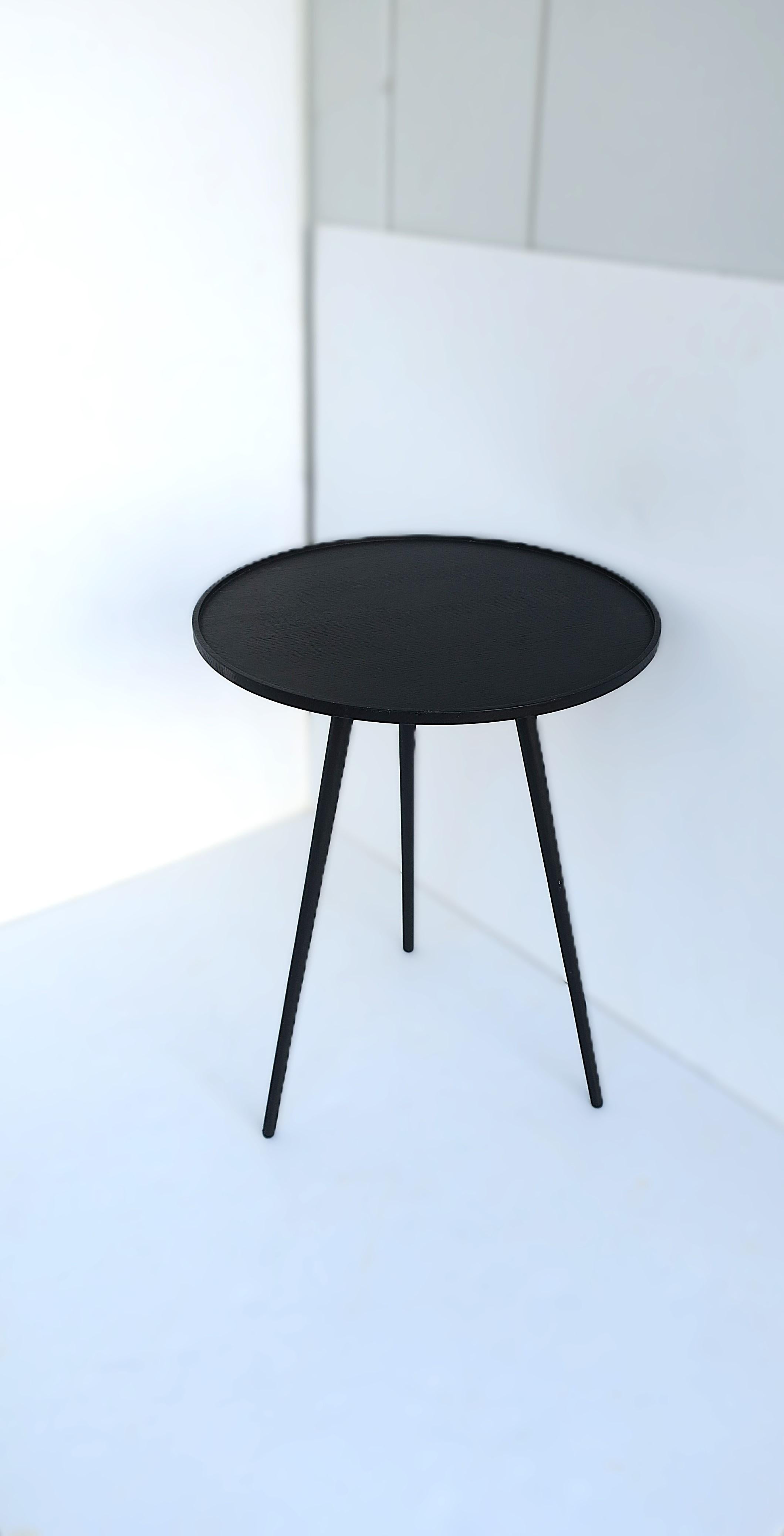 Schwarzer Wood Wood Beistelltisch (21. Jahrhundert und zeitgenössisch) im Angebot