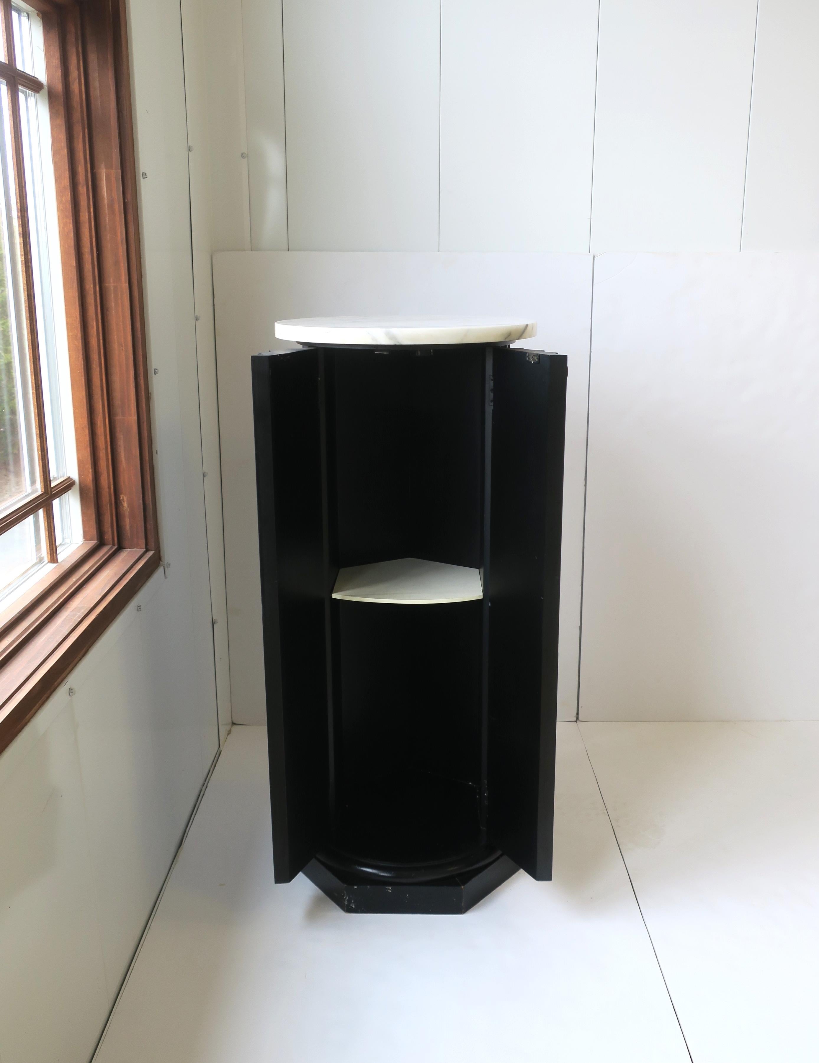 Colonne noire de style néoclassique The Pedestal Pillar Stand Marble Top en vente 8