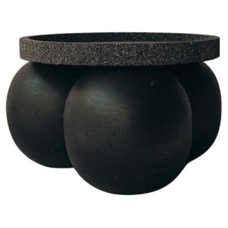 Table à boules en bois noir avec couvercle en pierre volcanique de Daniel Orozco