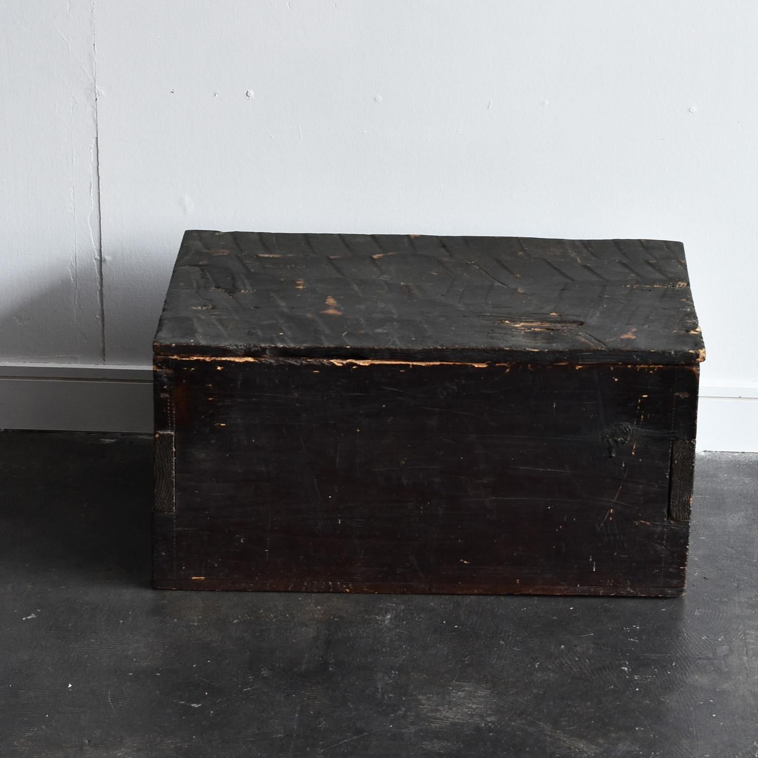 Black Wooden Box from the Edo Period '18th-19th Century' in Japan 7
