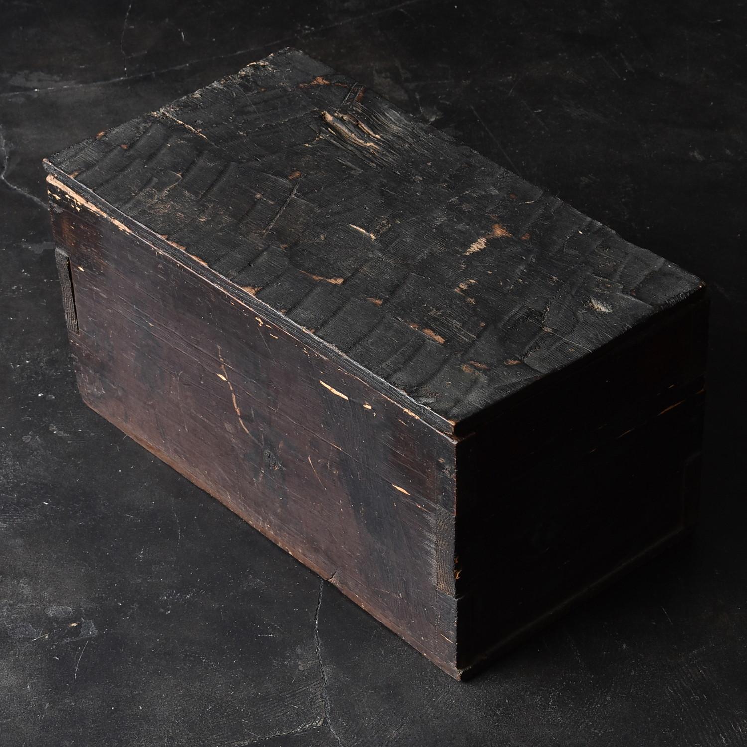 Black Wooden Box from the Edo Period '18th-19th Century' in Japan In Good Condition In Sammu-shi, Chiba