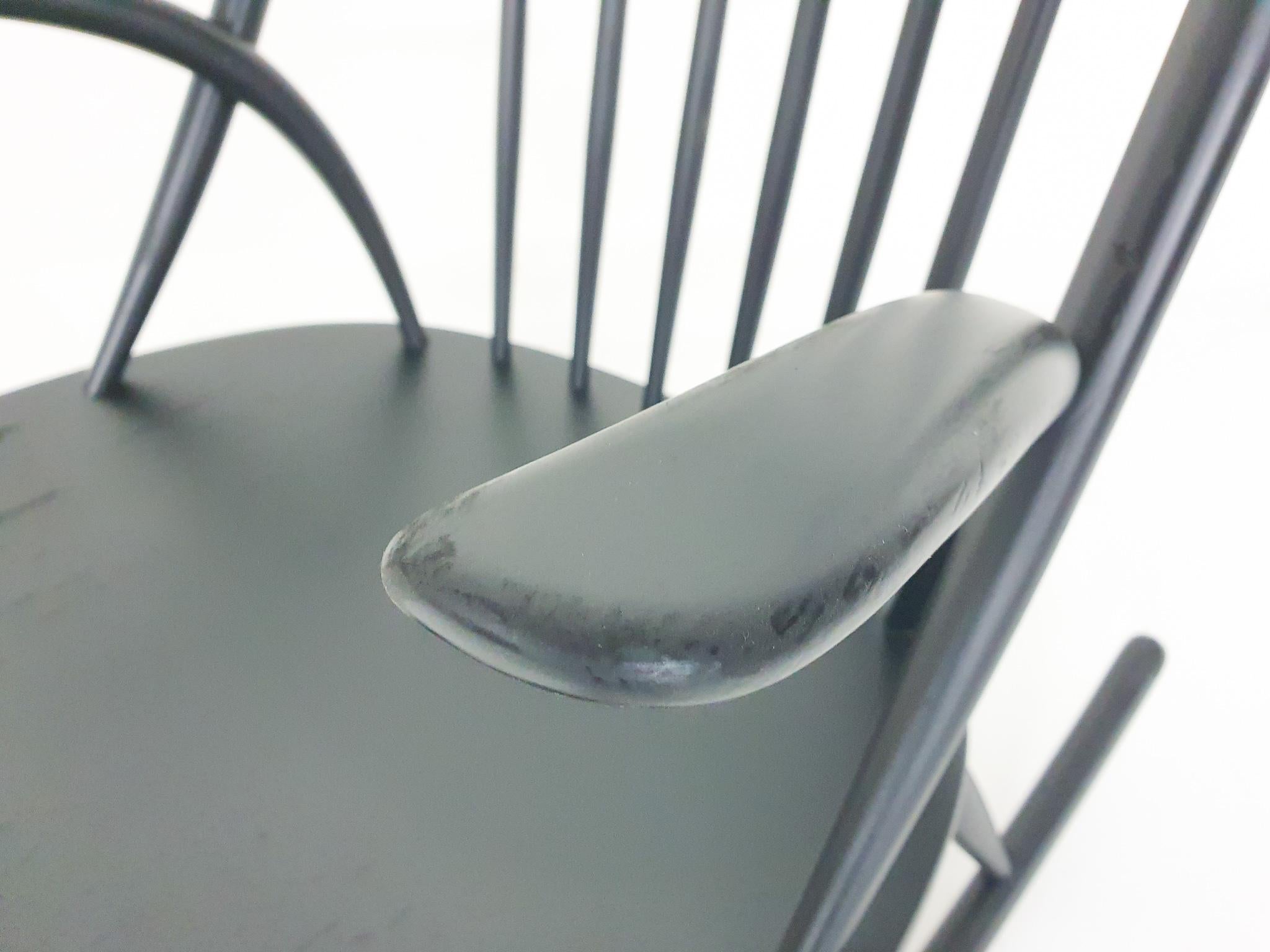 Black Wooden Rocking Chair by Illum Wikkelso for Niels Eilersen Model IW3 In Good Condition For Sale In Amsterdam, NL