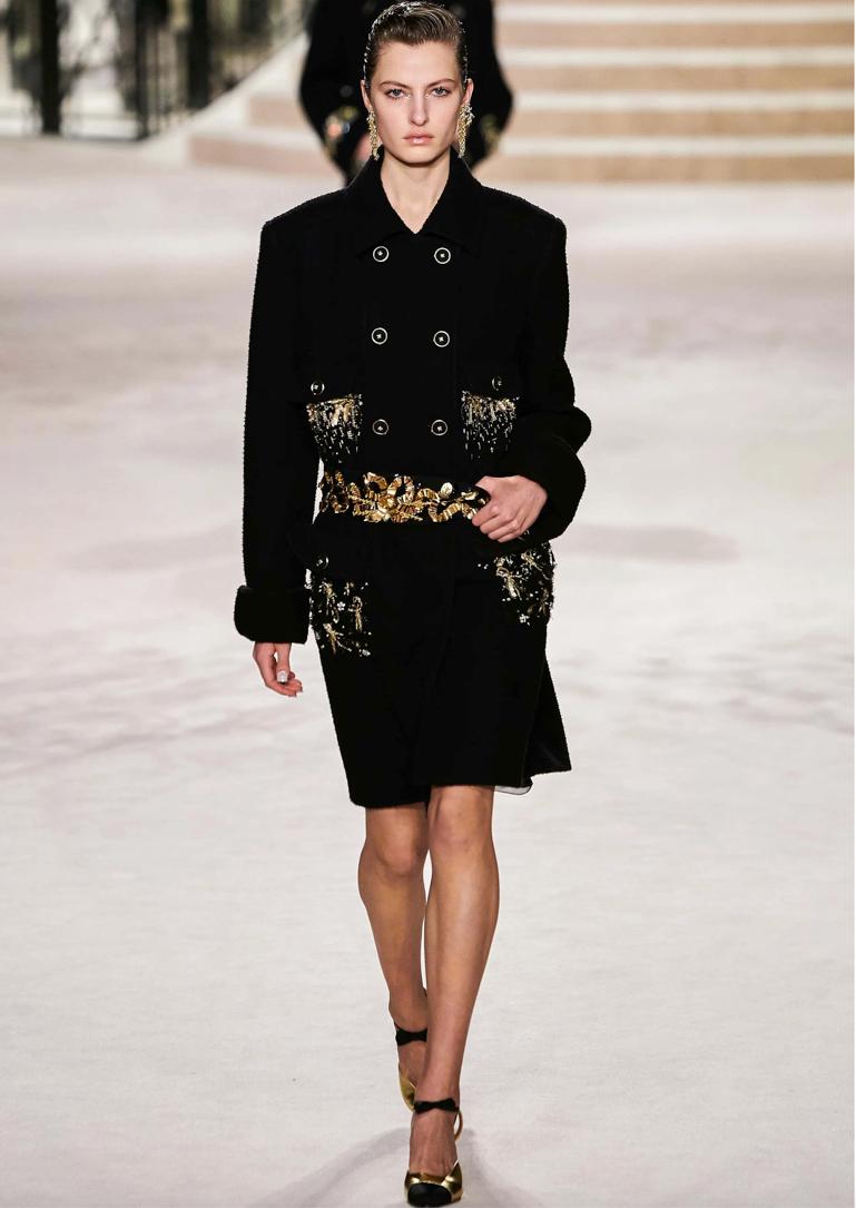 Black wool and cashmere double-breasted coat with embroideries on pockets Chanel For Sale 6