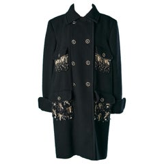 Cappotto doppiopetto in lana e cachemire nero con ricami sulle tasche Chanel
