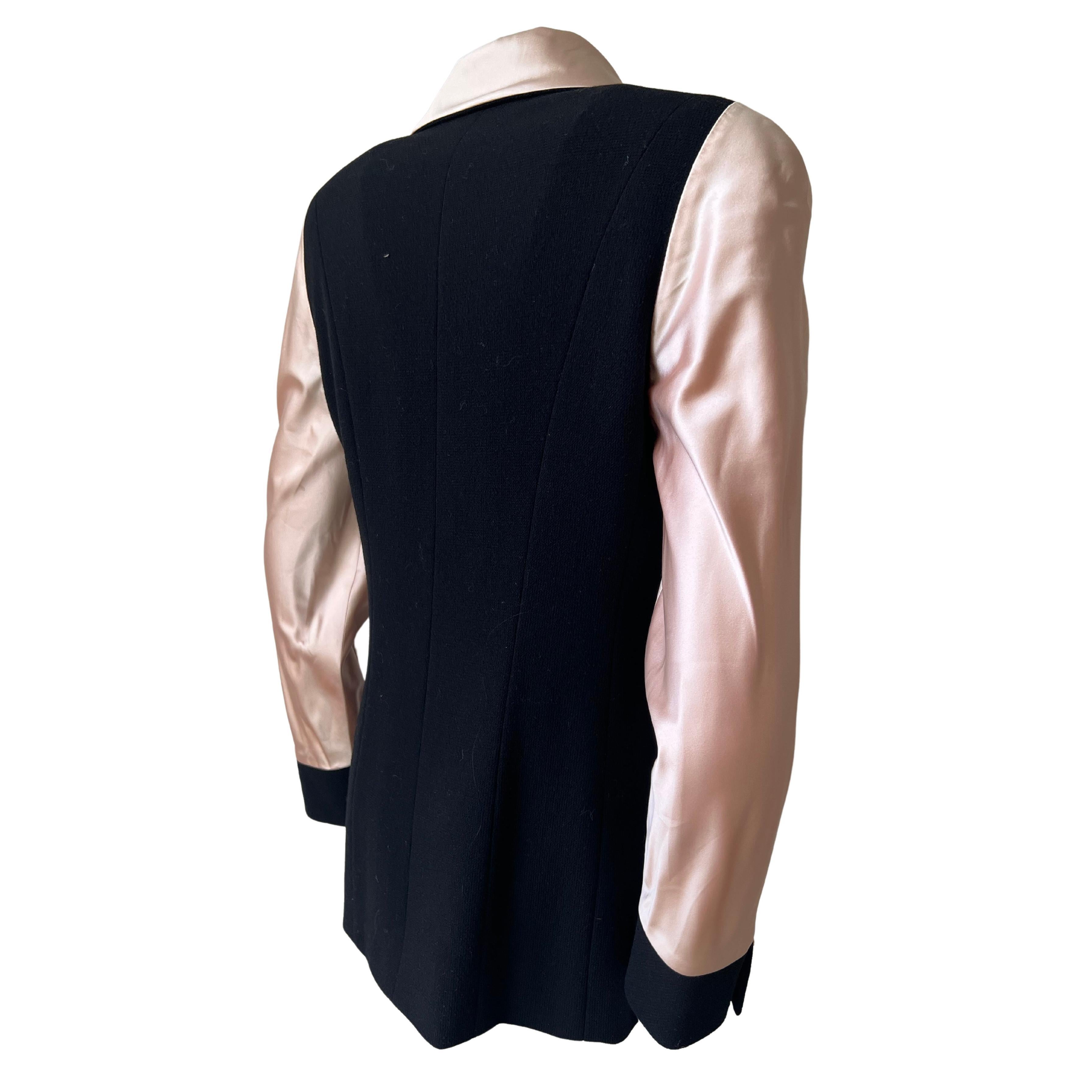 Black wool and Pink silk Gold buttons Vintage 1984 Chanel Collection 23 For Sale 2