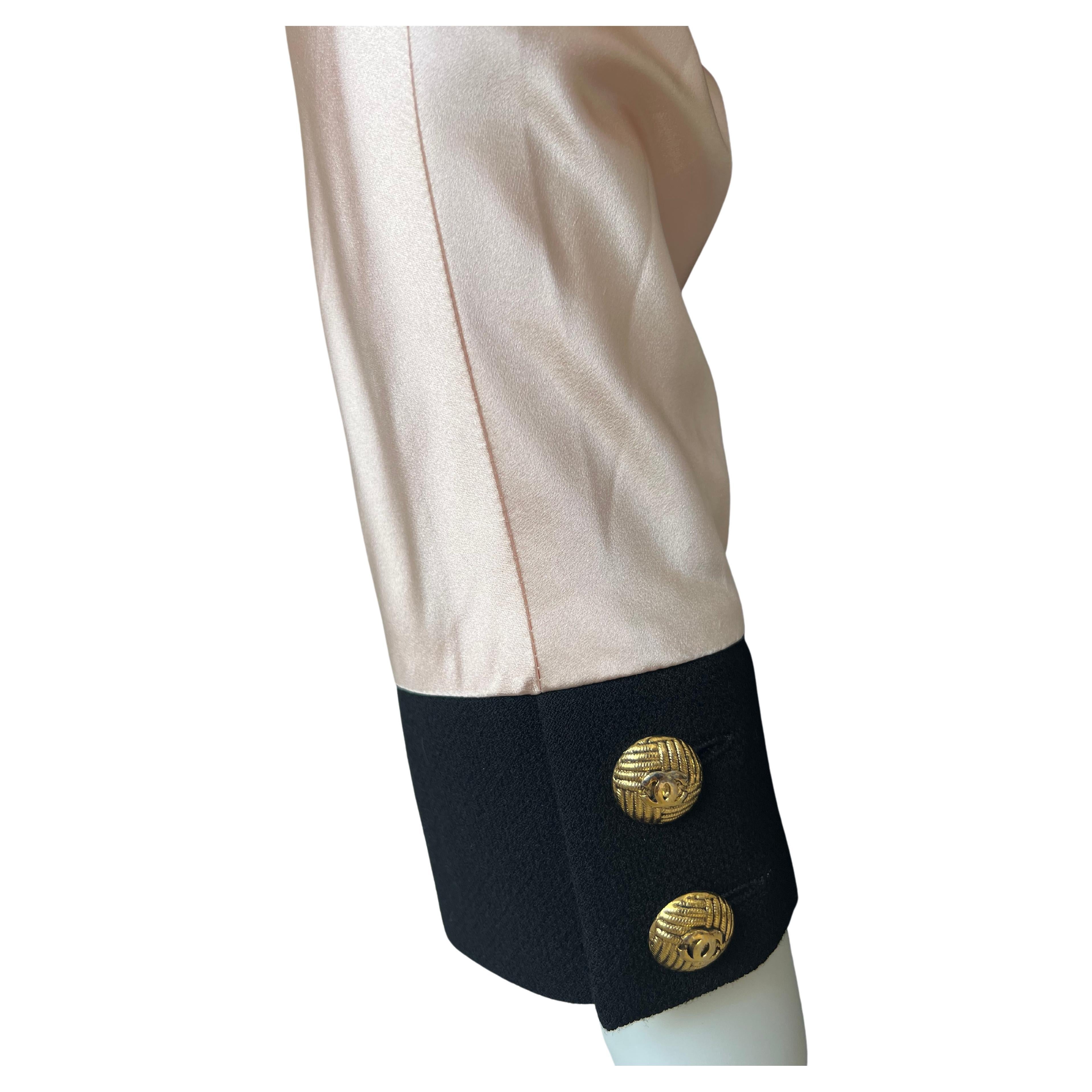 Black wool and Pink silk Gold buttons Vintage 1984 Chanel Collection 23 For Sale 4