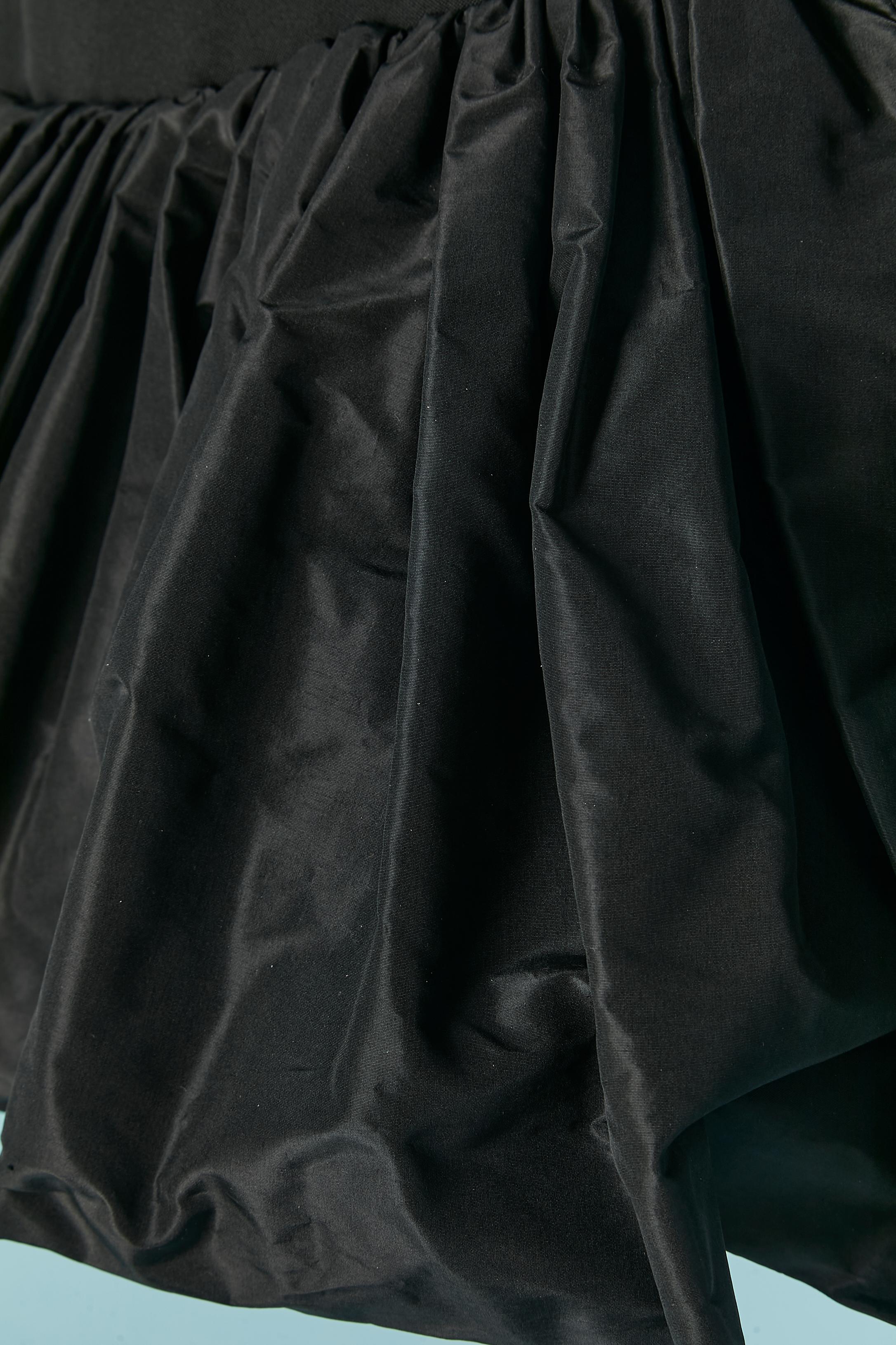 Noir Jupe à volants en laine et soie noire Yves Saint Laurent Rive Gauche Circa 1990 en vente