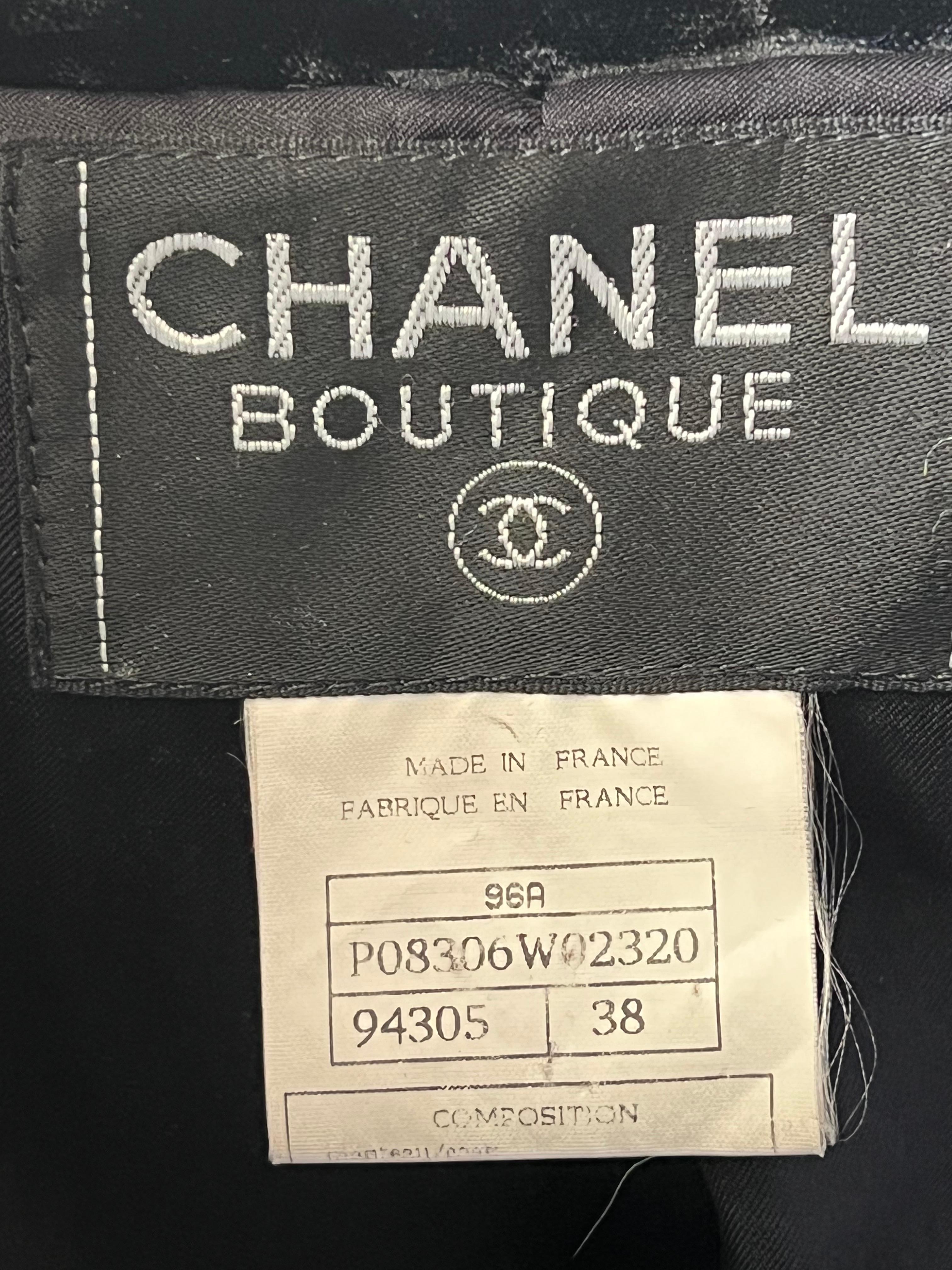 Schwarze Wolle und Samt  Officier Mantel, Gripoix Juwelenknöpfe, Chanel  1996 A  im Angebot 12
