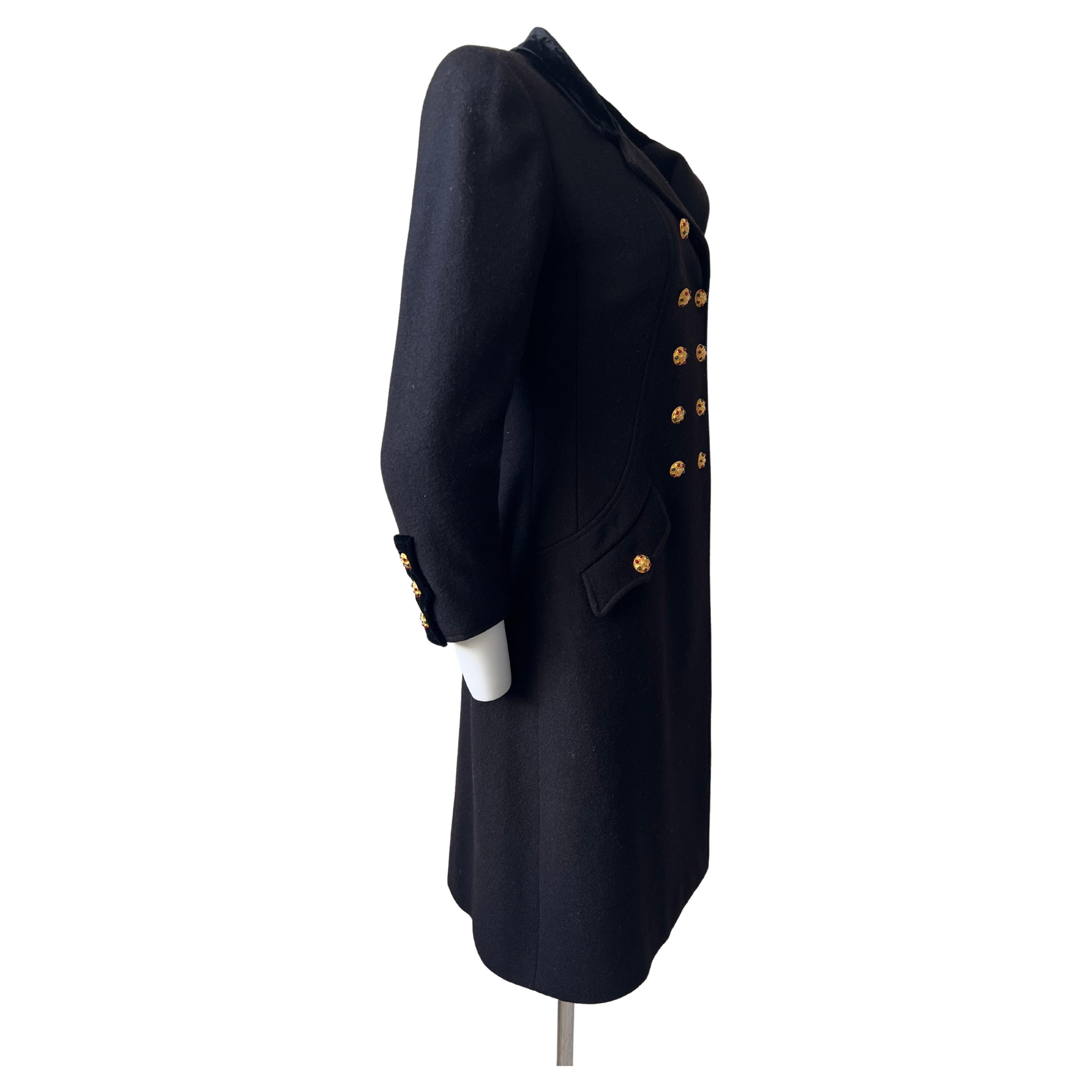Laine et velours noirs  Manteau Officier, boutons Gripoix Jewels, Chanel  1996 A  Unisexe en vente
