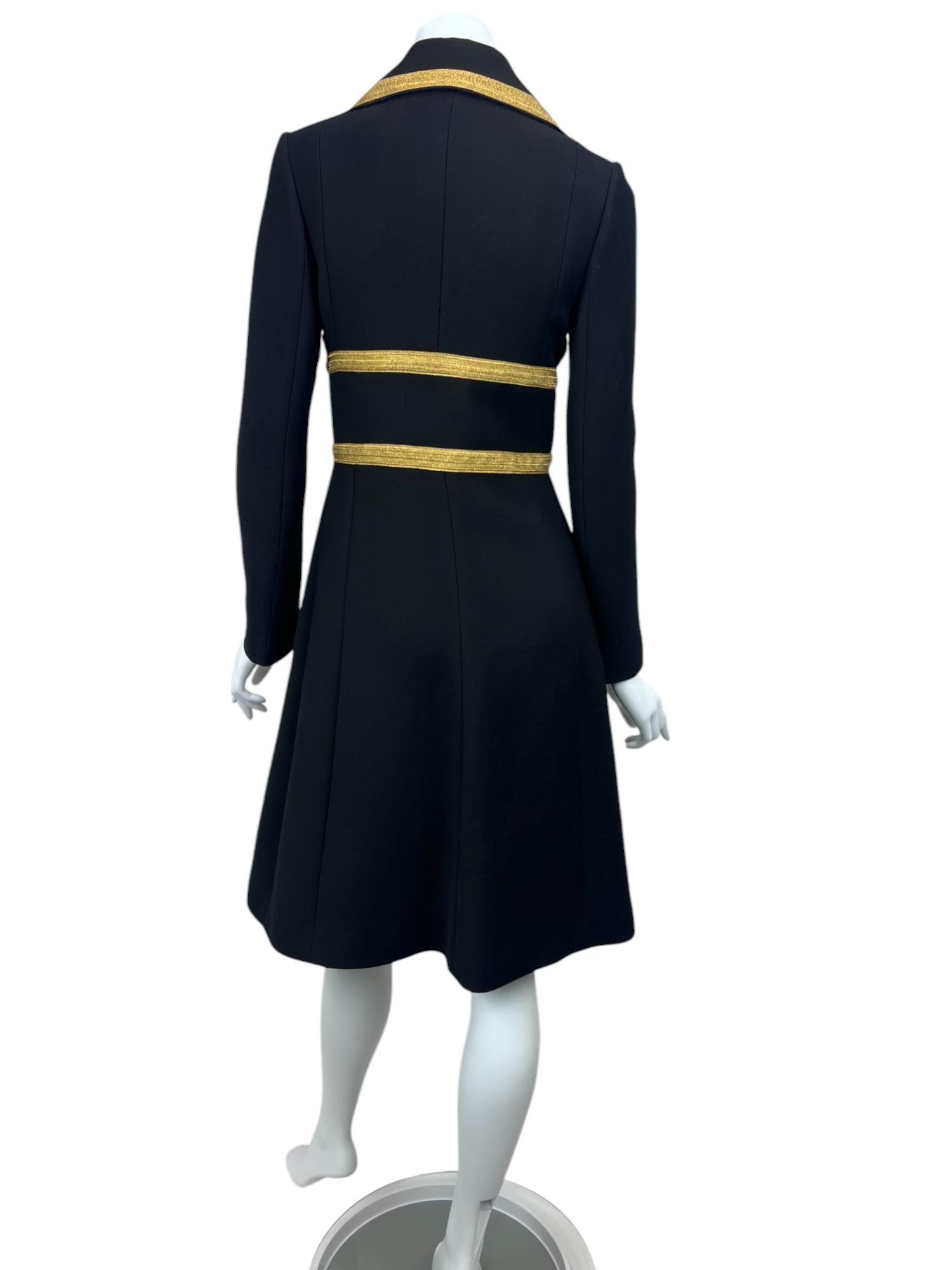 Cappotto in lana nera stile militare con rifiniture metalliche Sz: IT 40 in vendita 5