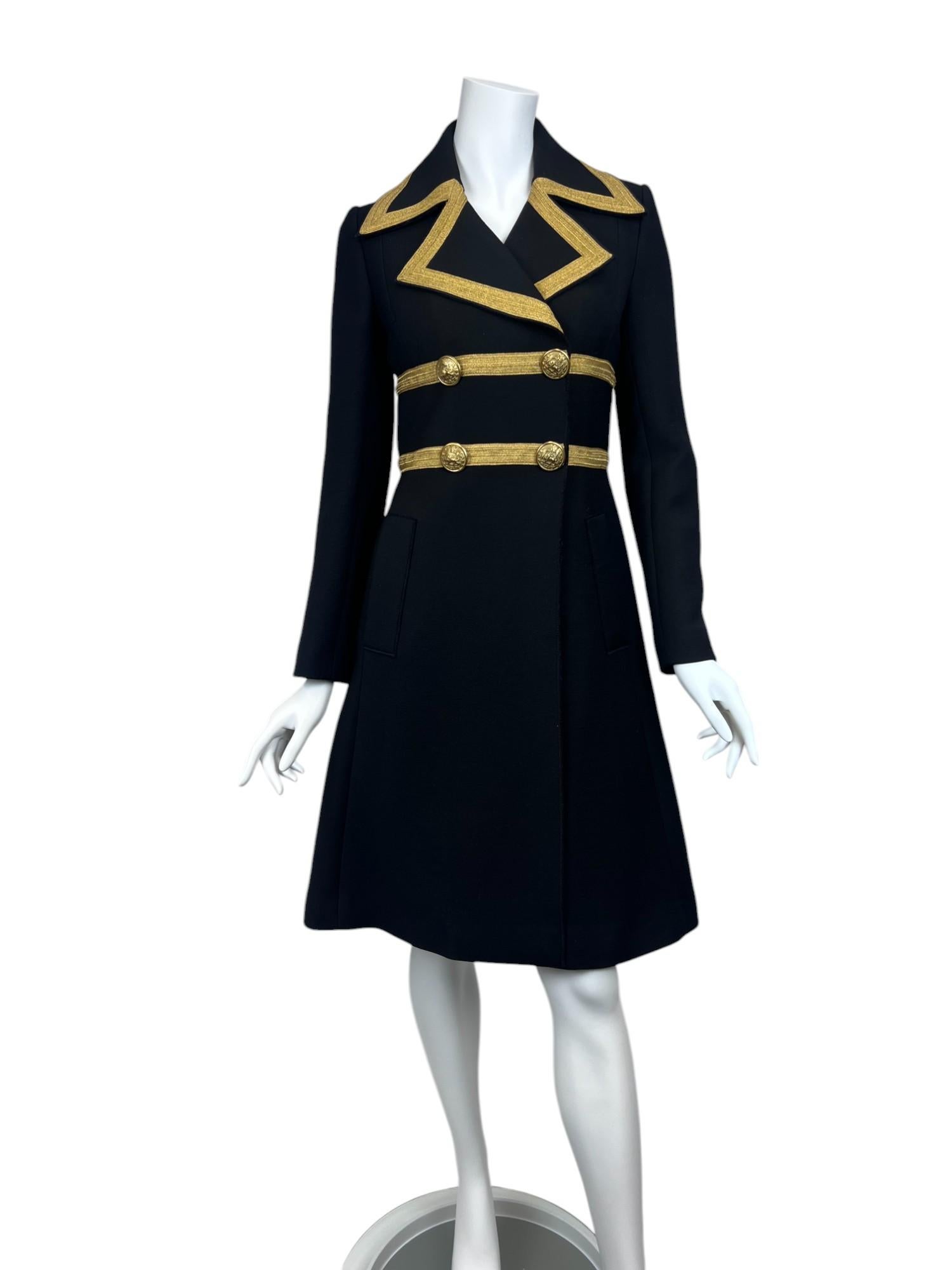 Cappotto in lana nera stile militare con rifiniture metalliche Sz: IT 40 in vendita 3