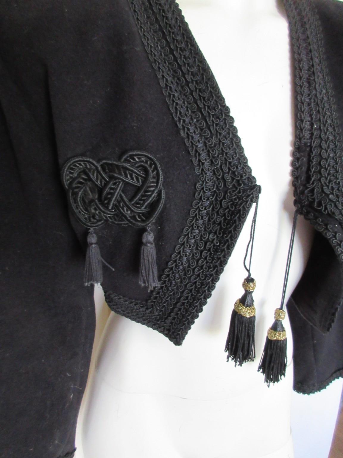 Nero Bolero in lana nera con frange e nappe in vendita