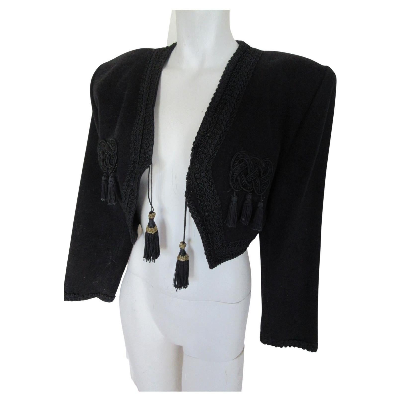 Bolero in lana nera con frange e nappe