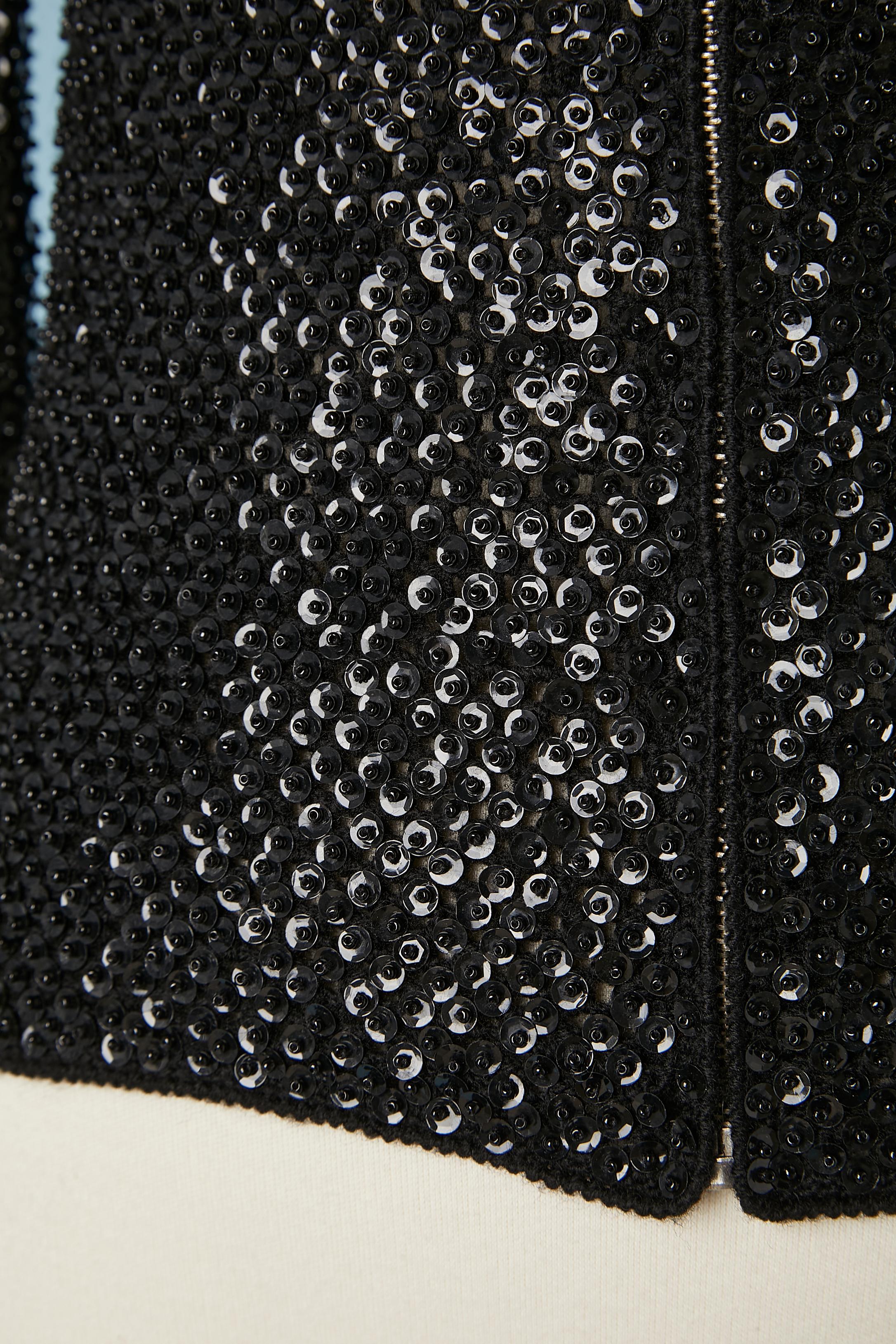 Schwarze Wollstrickjacke mit schwarzen Pailletten und Perlen besetzt Dolce & Gabbana  im Zustand „Hervorragend“ im Angebot in Saint-Ouen-Sur-Seine, FR