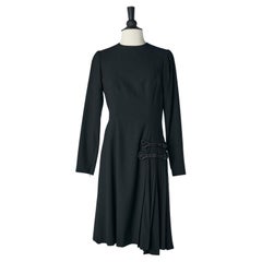 Vestido de cóctel de lana negra con pliegues laterales y pasamanería JACQUES FATH