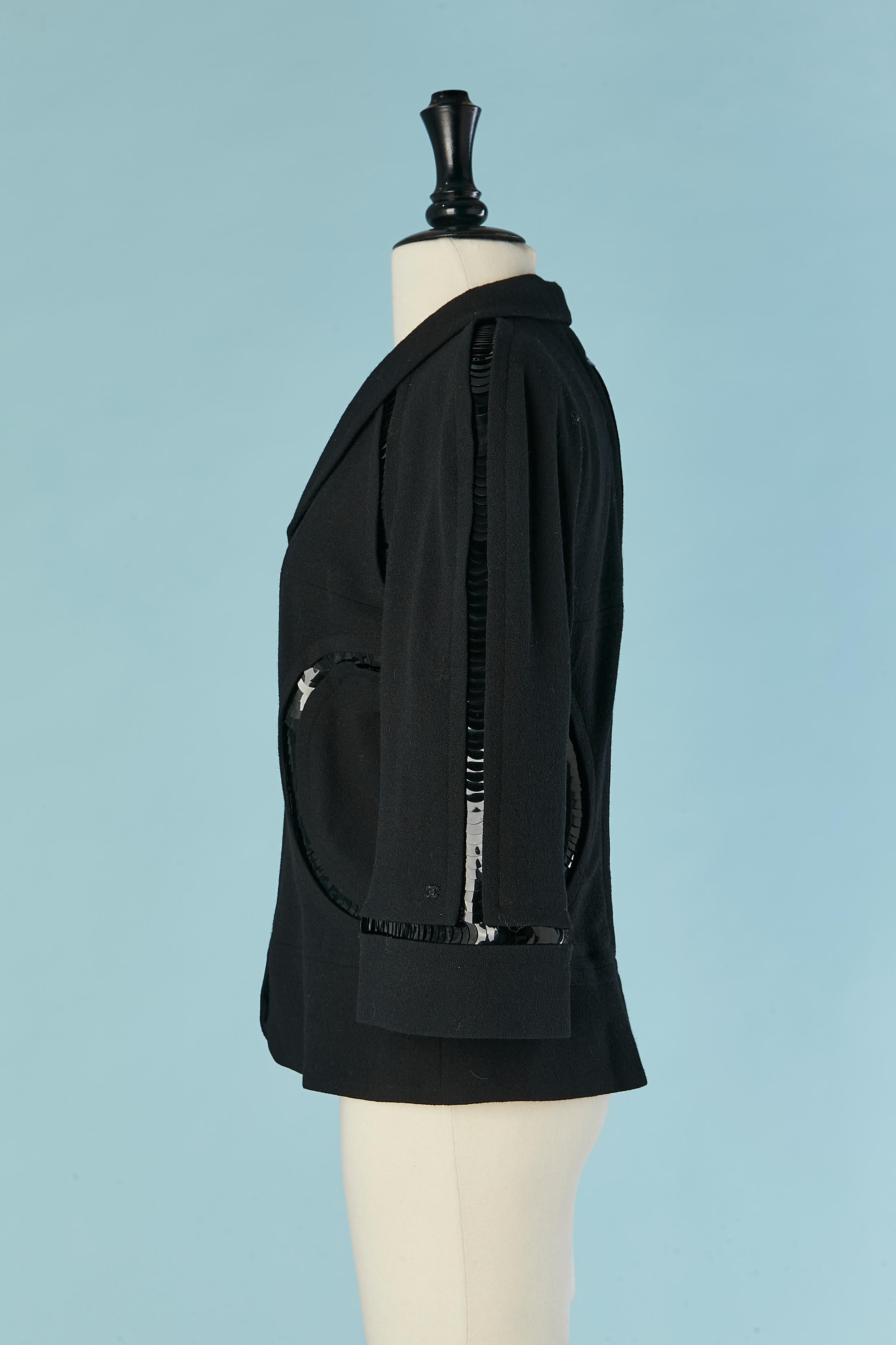 Veste en laine noire avec sequins noirs à l'intérieur de la coupe CHANEL vers 2006 en vente 1