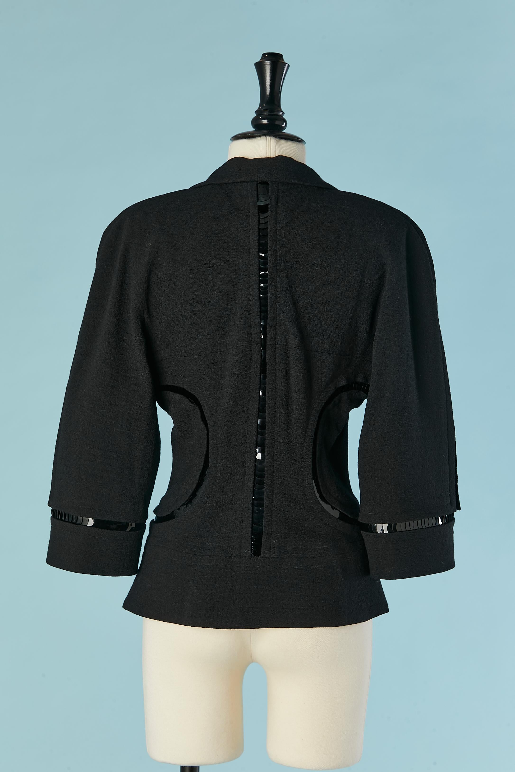 Veste en laine noire avec sequins noirs à l'intérieur de la coupe CHANEL vers 2006 en vente 2