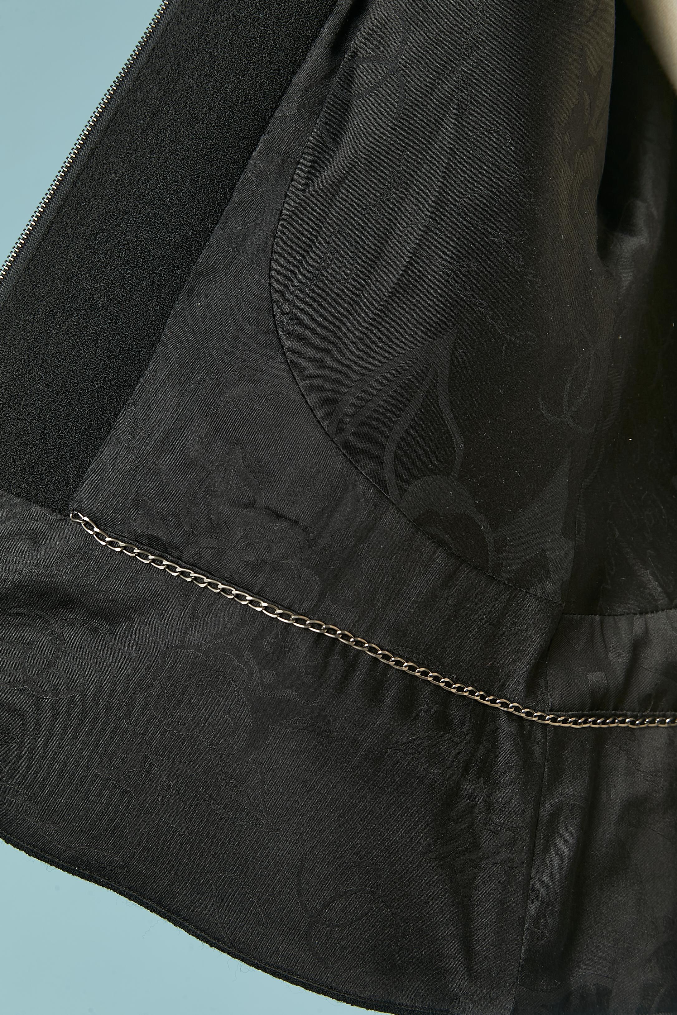 Veste en laine noire avec sequins noirs à l'intérieur de la coupe CHANEL vers 2006 en vente 3