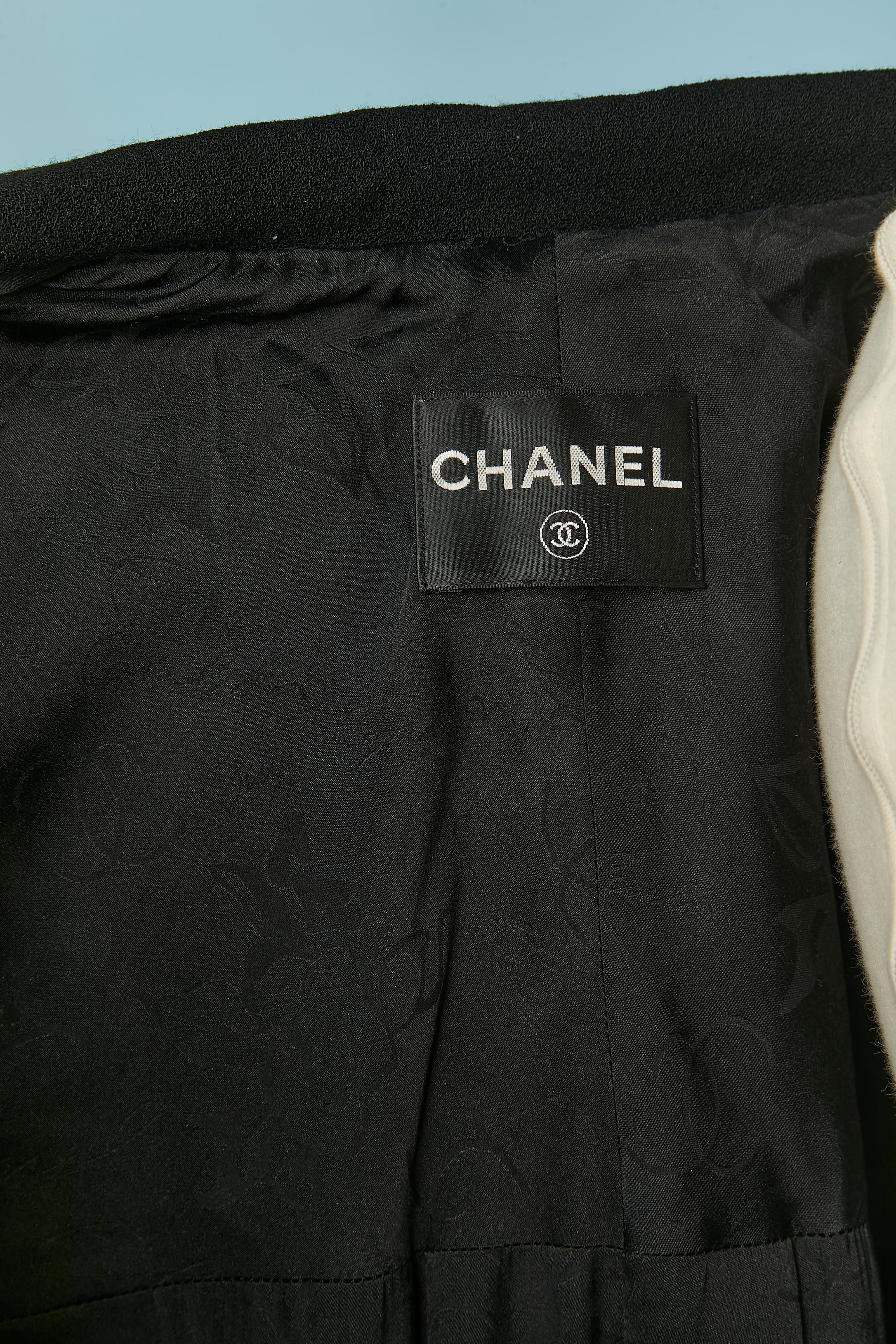 Veste en laine noire avec sequins noirs à l'intérieur de la coupe CHANEL vers 2006 en vente 4